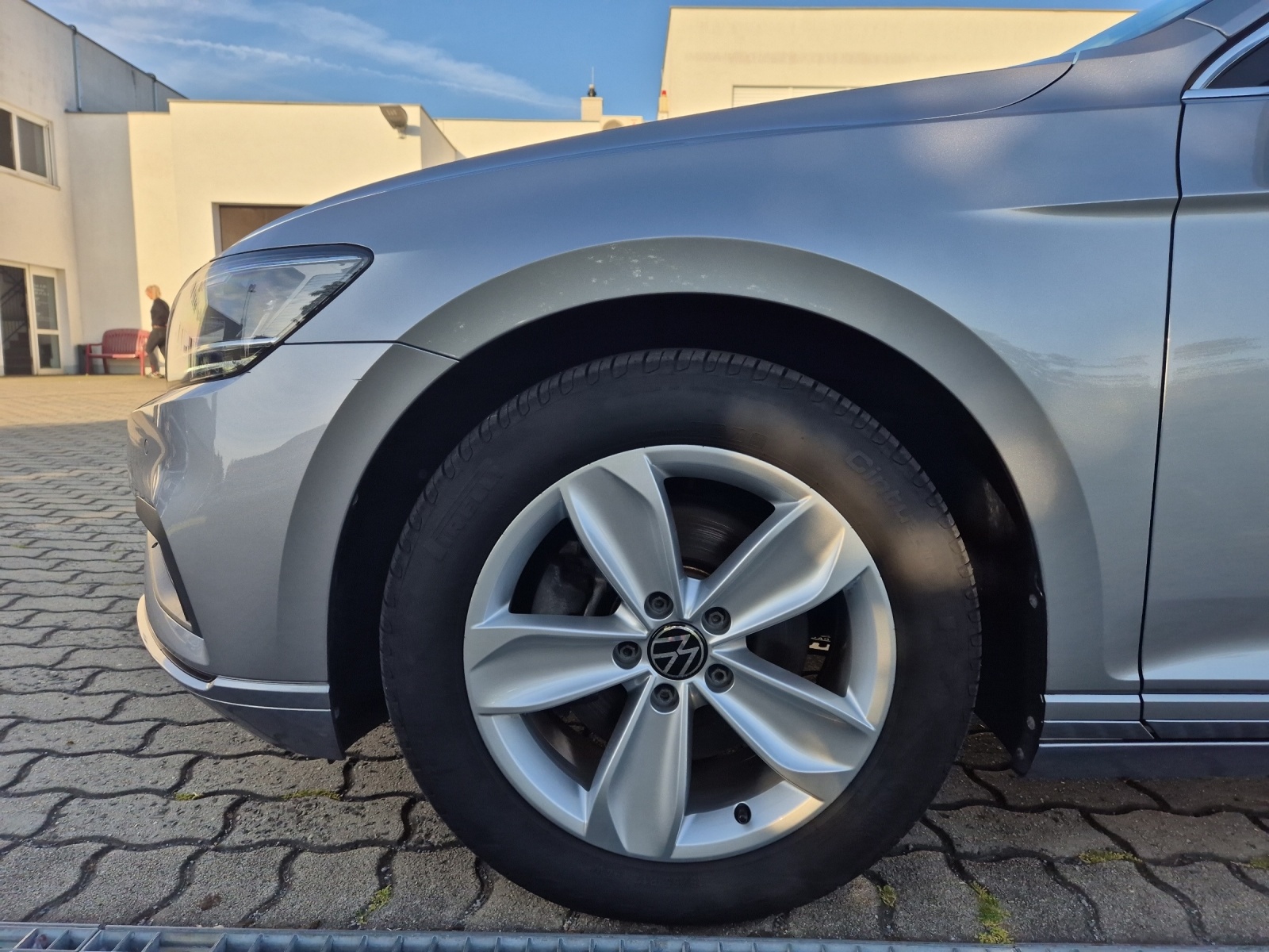 Fahrzeugabbildung Volkswagen Passat Variant TDI Business DSG 4M LED AHK Navi ACC RFK SH