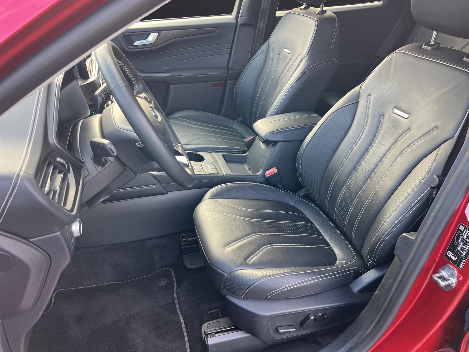 Fahrzeugabbildung Ford Kuga Vignale Hybrid LED ACC AHK SH HuD PDC DAB Navi Klima