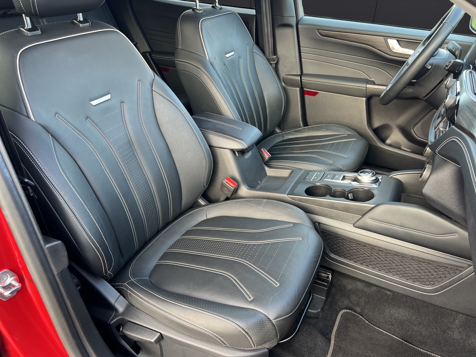 Fahrzeugabbildung Ford Kuga Vignale Hybrid LED ACC AHK SH HuD PDC DAB Navi Klima