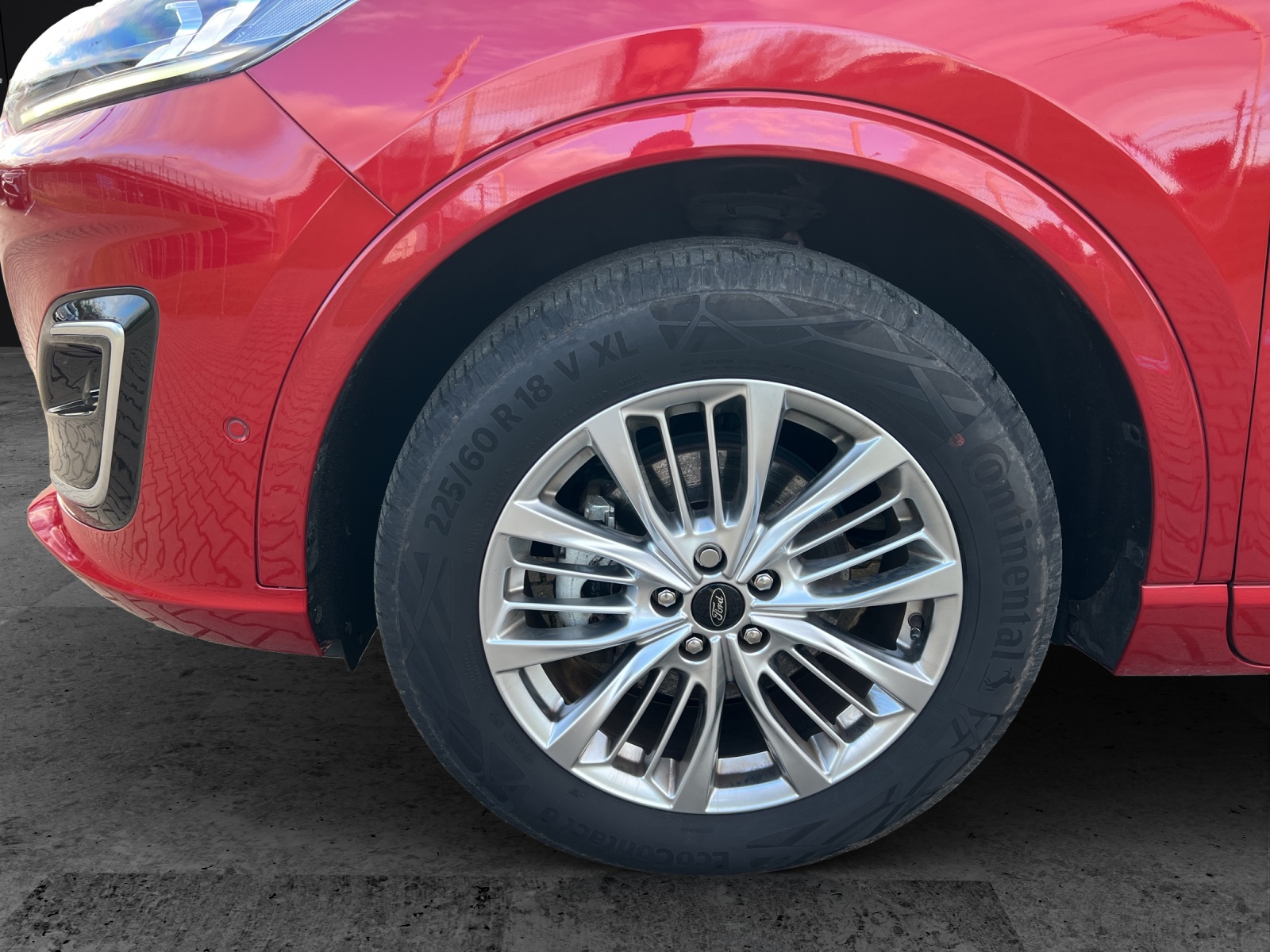 Fahrzeugabbildung Ford Kuga Vignale Hybrid LED ACC AHK SH HuD PDC DAB Navi Klima