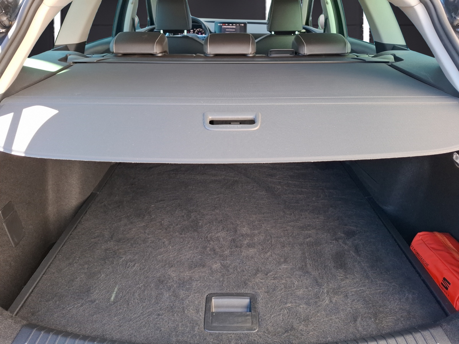 Fahrzeugabbildung SEAT Leon ST TSI Xcellence LED Navi ACC VC PDC SHZ LM