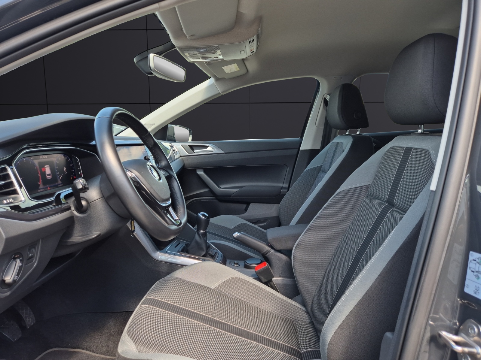 Fahrzeugabbildung Volkswagen Polo TSI DSG Highline Navi AID RFK SH LM