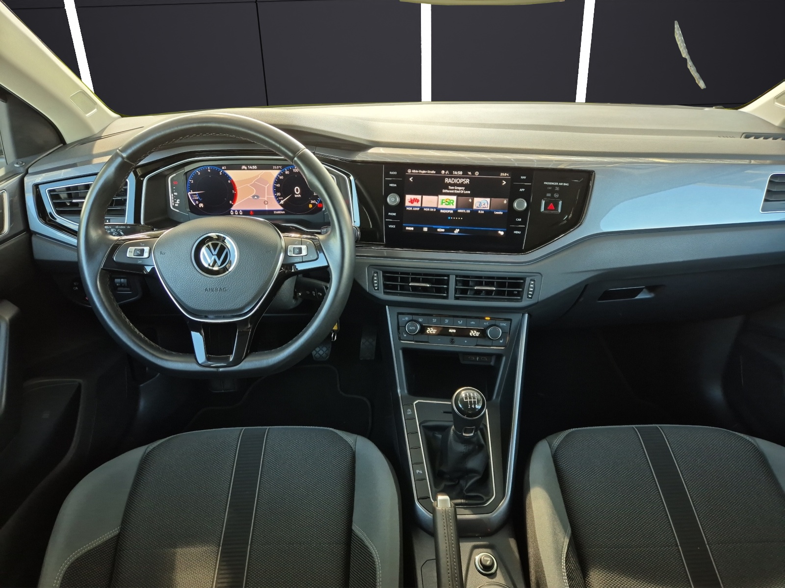 Fahrzeugabbildung Volkswagen Polo TSI DSG Highline Navi AID RFK SH LM