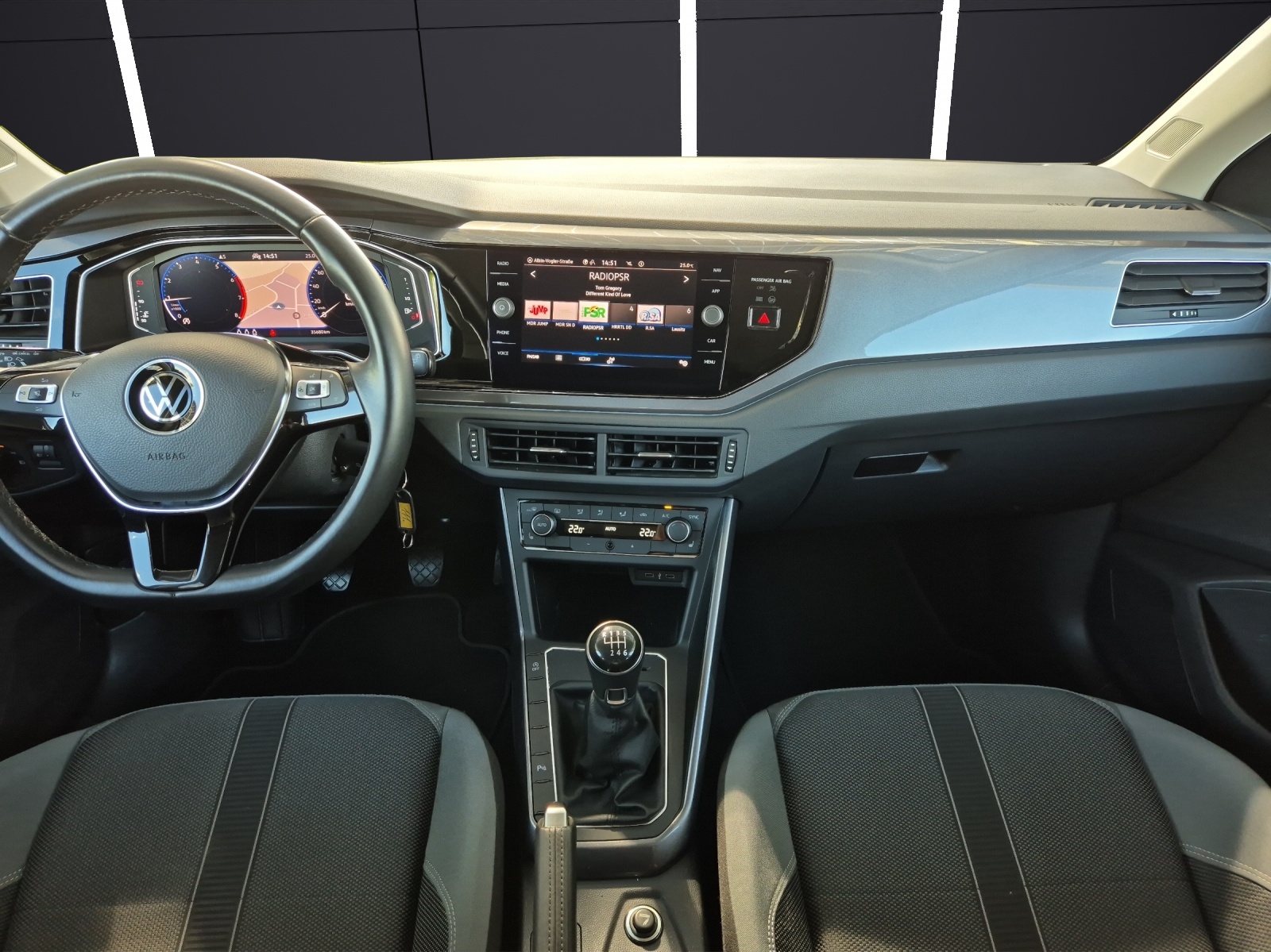 Fahrzeugabbildung Volkswagen Polo TSI DSG Highline Navi AID RFK SH LM