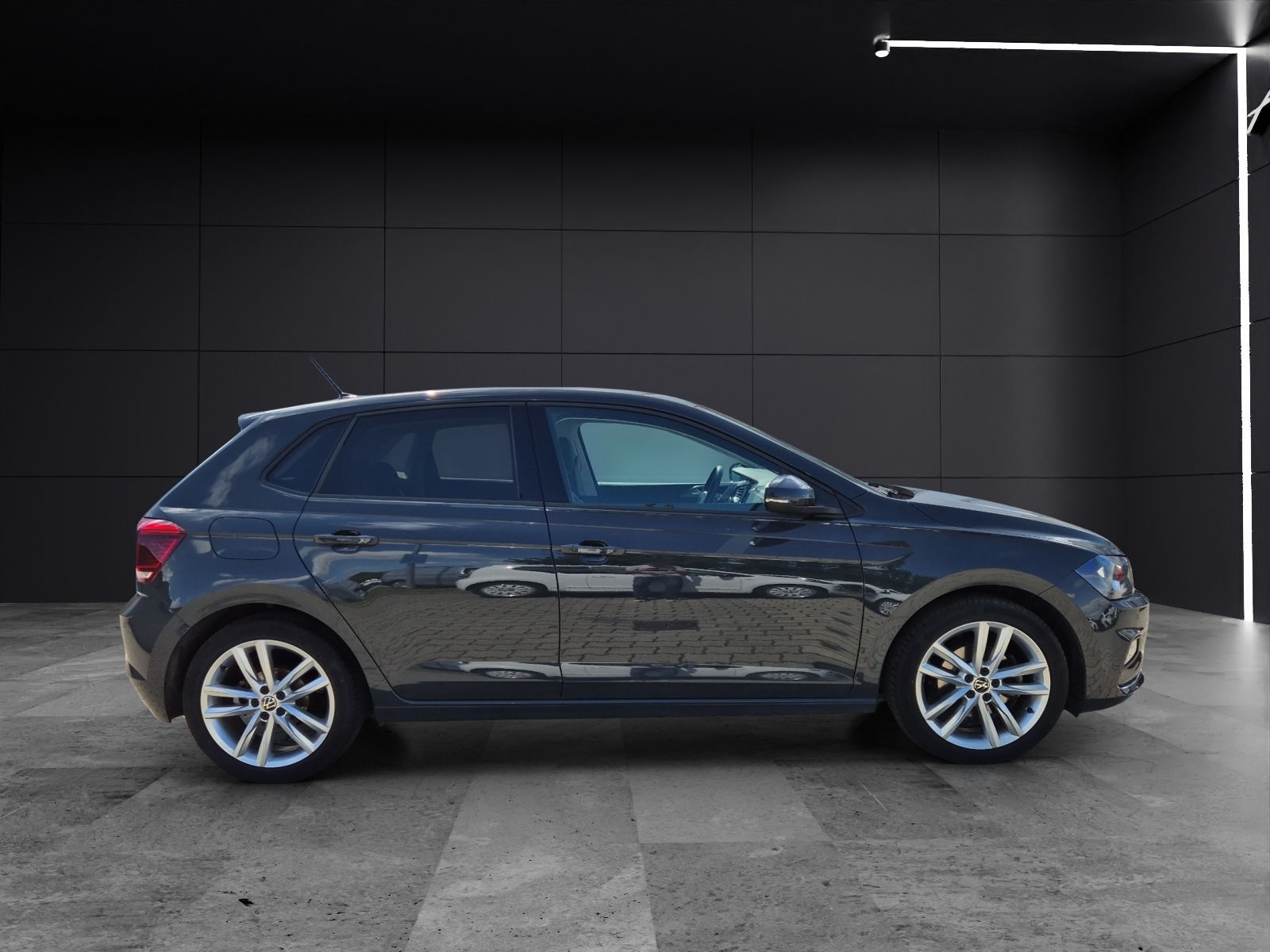 Fahrzeugabbildung Volkswagen Polo TSI DSG Highline Navi AID RFK SH LM