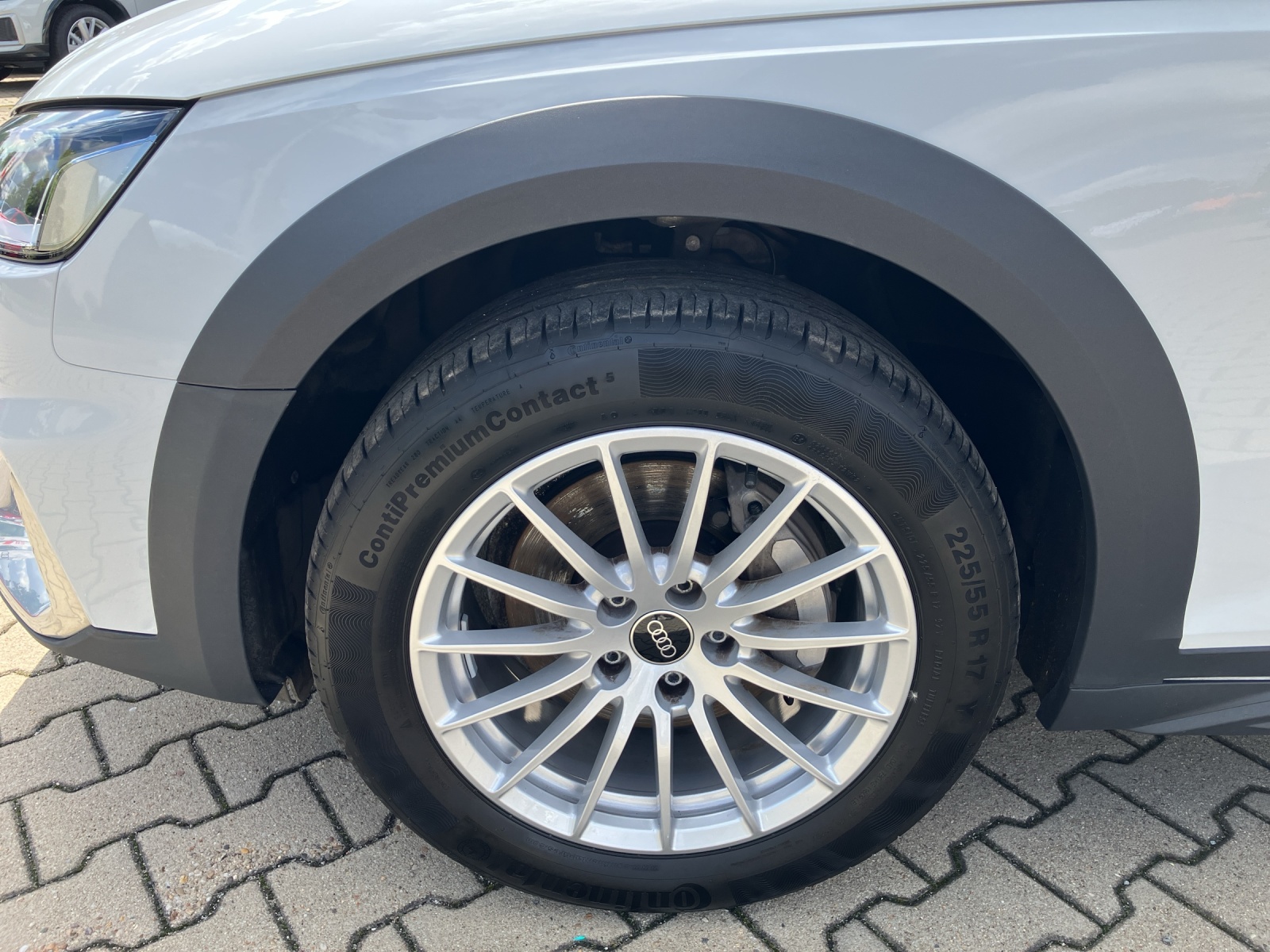 Fahrzeugabbildung Audi A4 Allroad 40 TDI quattro AHK Navi AVC ACC PDC SH LM