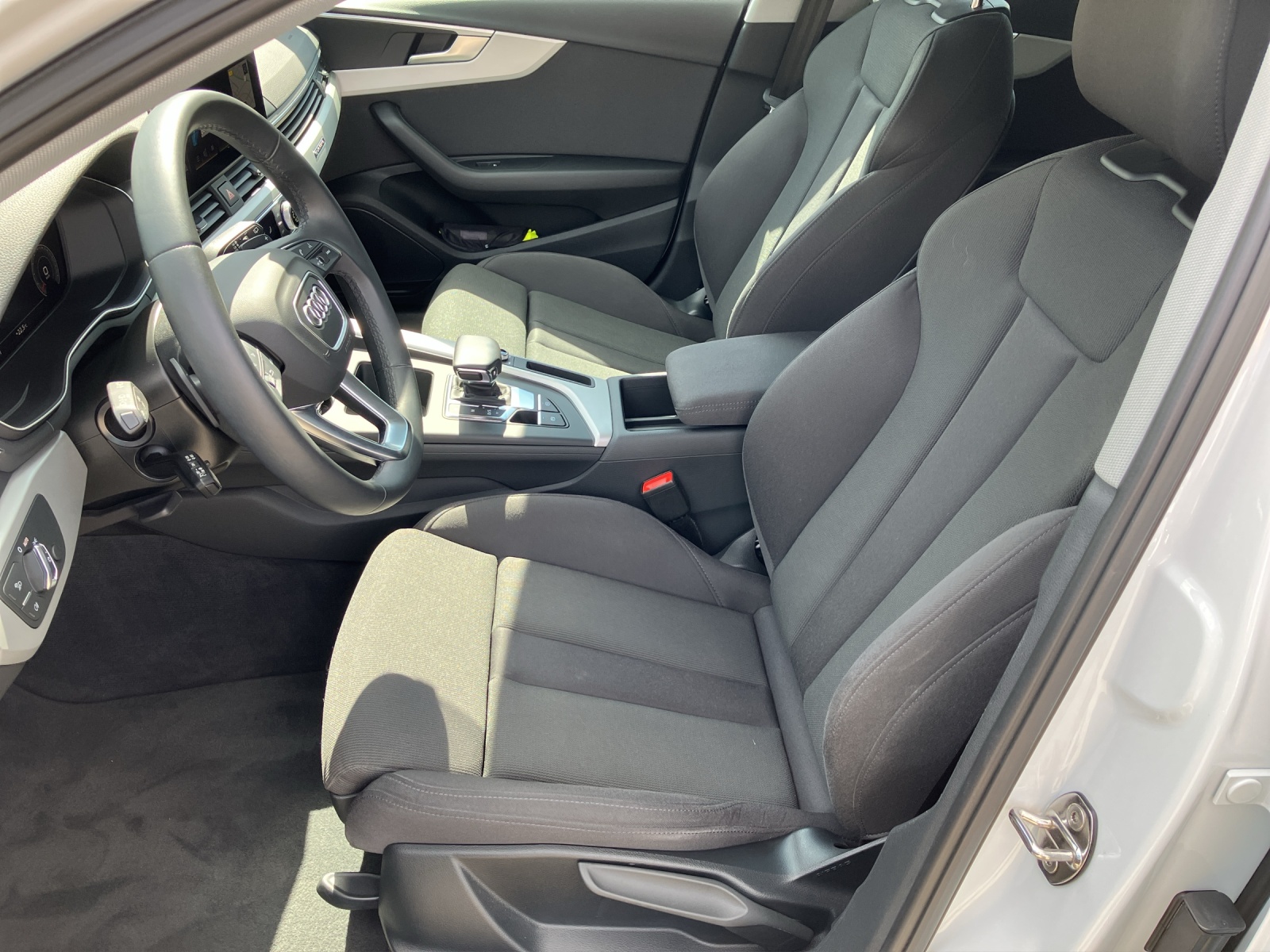 Fahrzeugabbildung Audi A4 Allroad 40 TDI quattro AHK Navi AVC ACC PDC SH LM