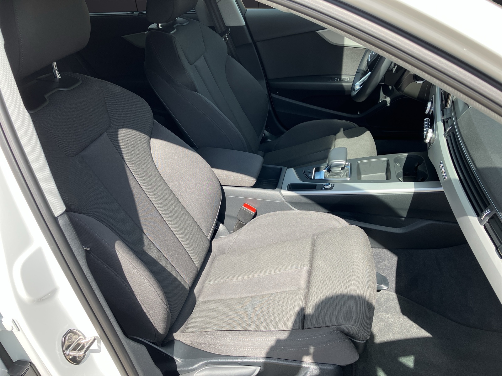 Fahrzeugabbildung Audi A4 Allroad 40 TDI quattro AHK Navi AVC ACC PDC SH LM