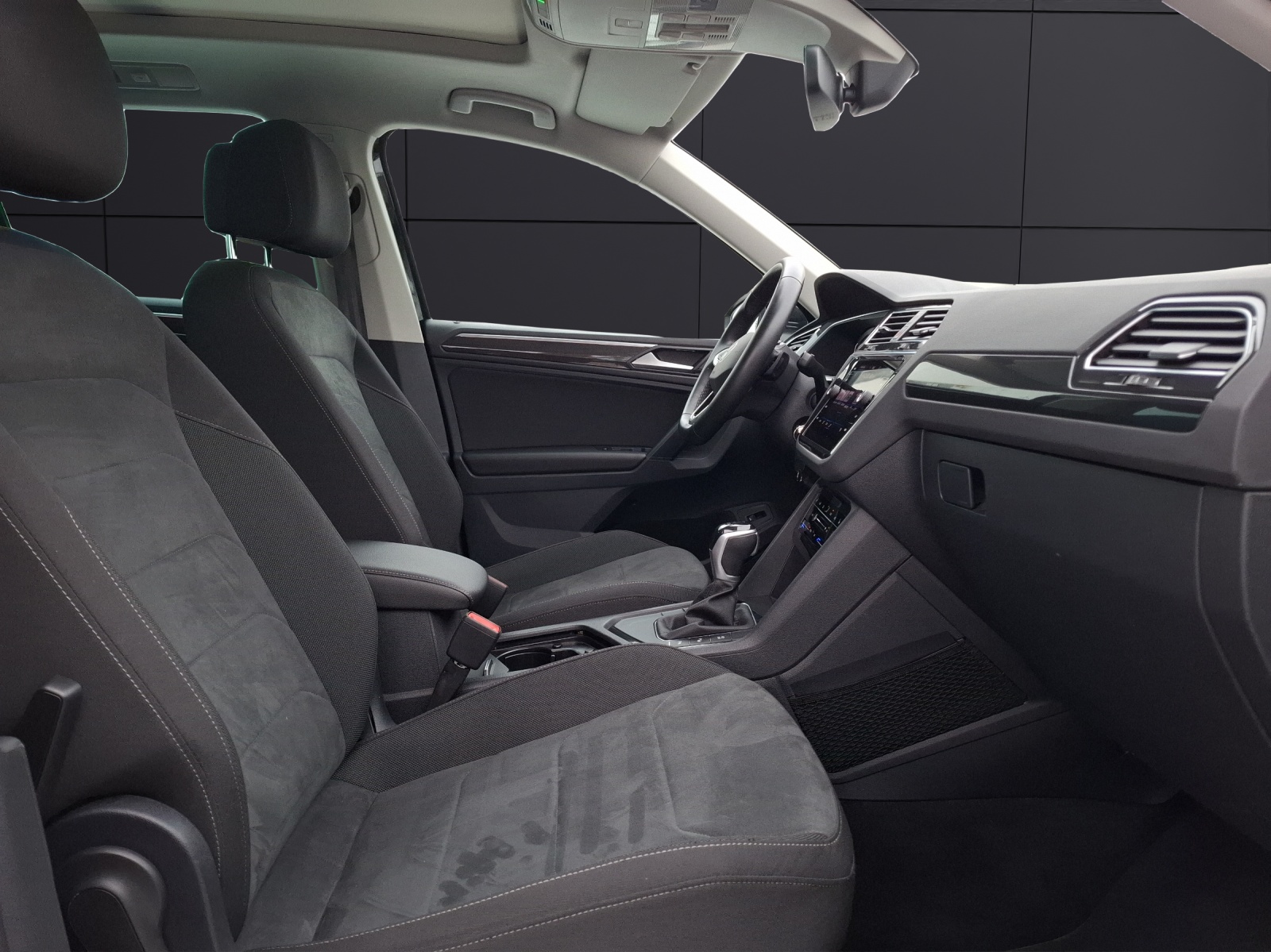 Fahrzeugabbildung Volkswagen Tiguan TDI Elegance DSG Matrix Navi AID Pano ACC RFK SH