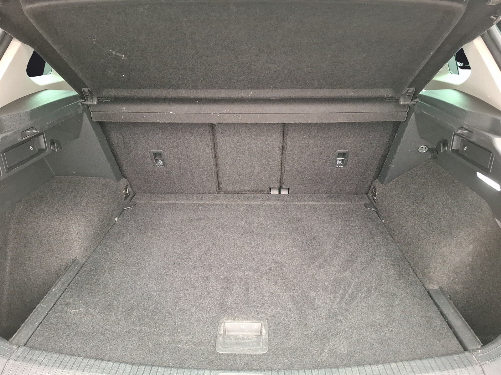 Fahrzeugabbildung Volkswagen Tiguan TDI Elegance DSG Matrix Navi AID Pano ACC RFK SH