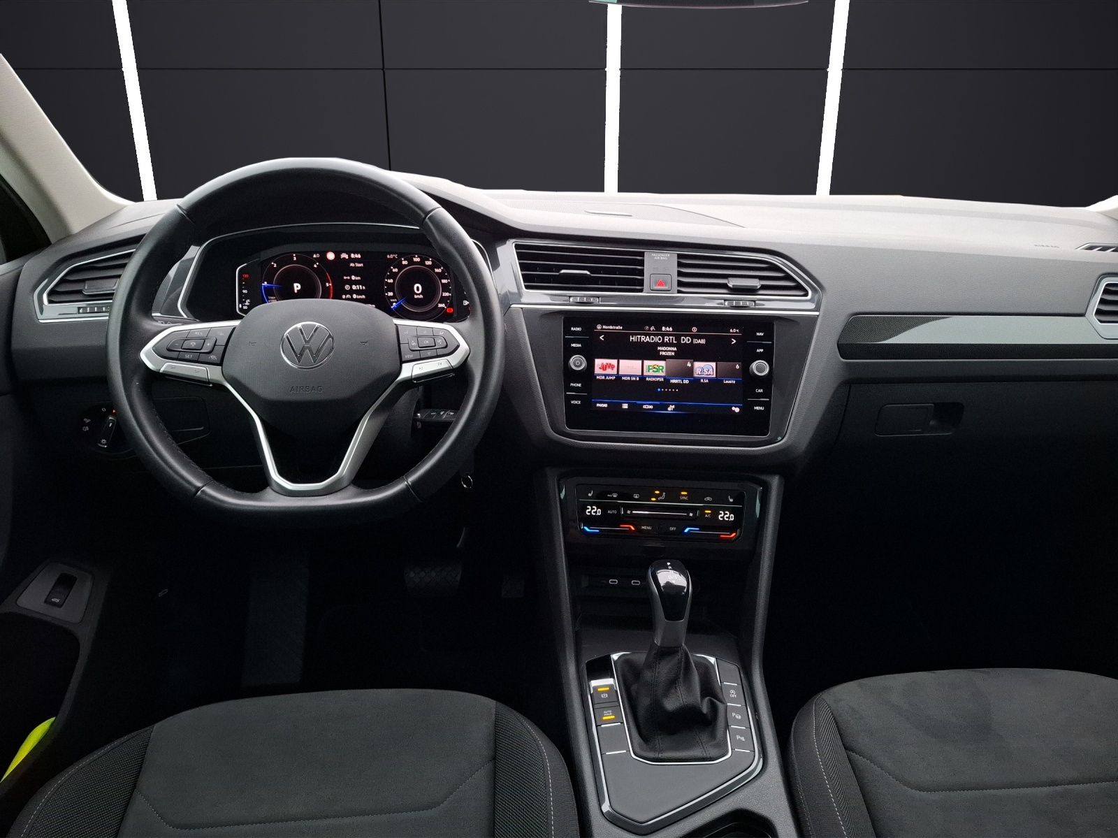 Fahrzeugabbildung Volkswagen Tiguan TDI Elegance DSG Matrix Navi AID Pano ACC RFK SH