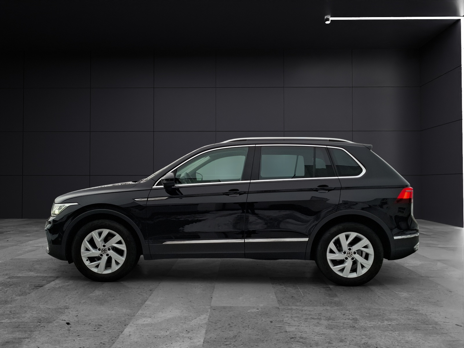 Fahrzeugabbildung Volkswagen Tiguan TDI Elegance DSG Matrix Navi AID Pano ACC RFK SH