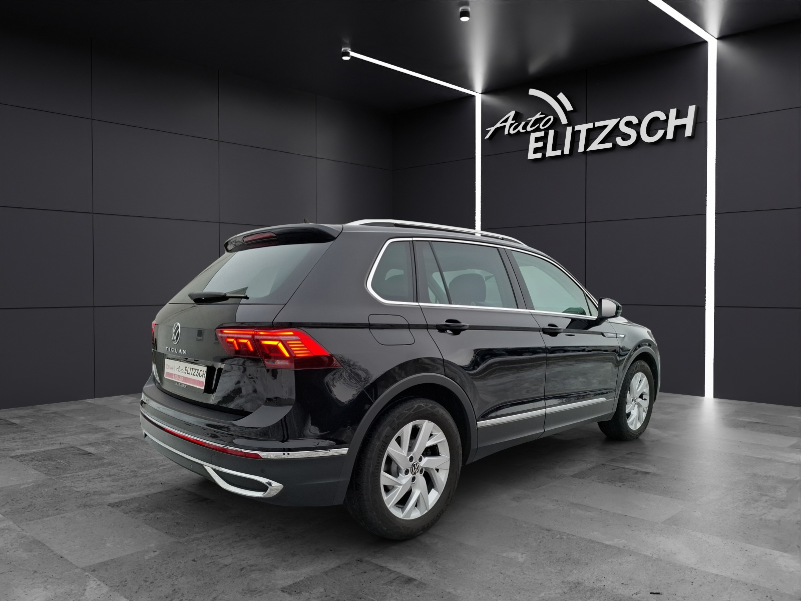 Fahrzeugabbildung Volkswagen Tiguan TDI Elegance DSG Matrix Navi AID Pano ACC RFK SH