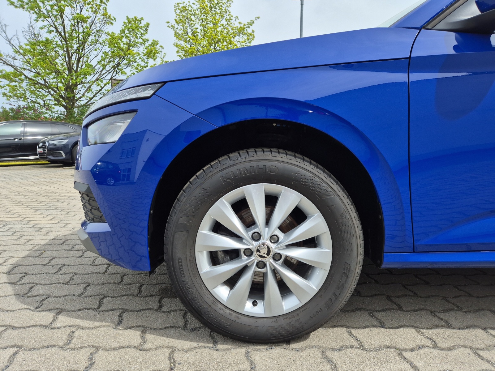 Fahrzeugabbildung SKODA Kamiq TSI Ambition DSG LED GRA PDC SH LM