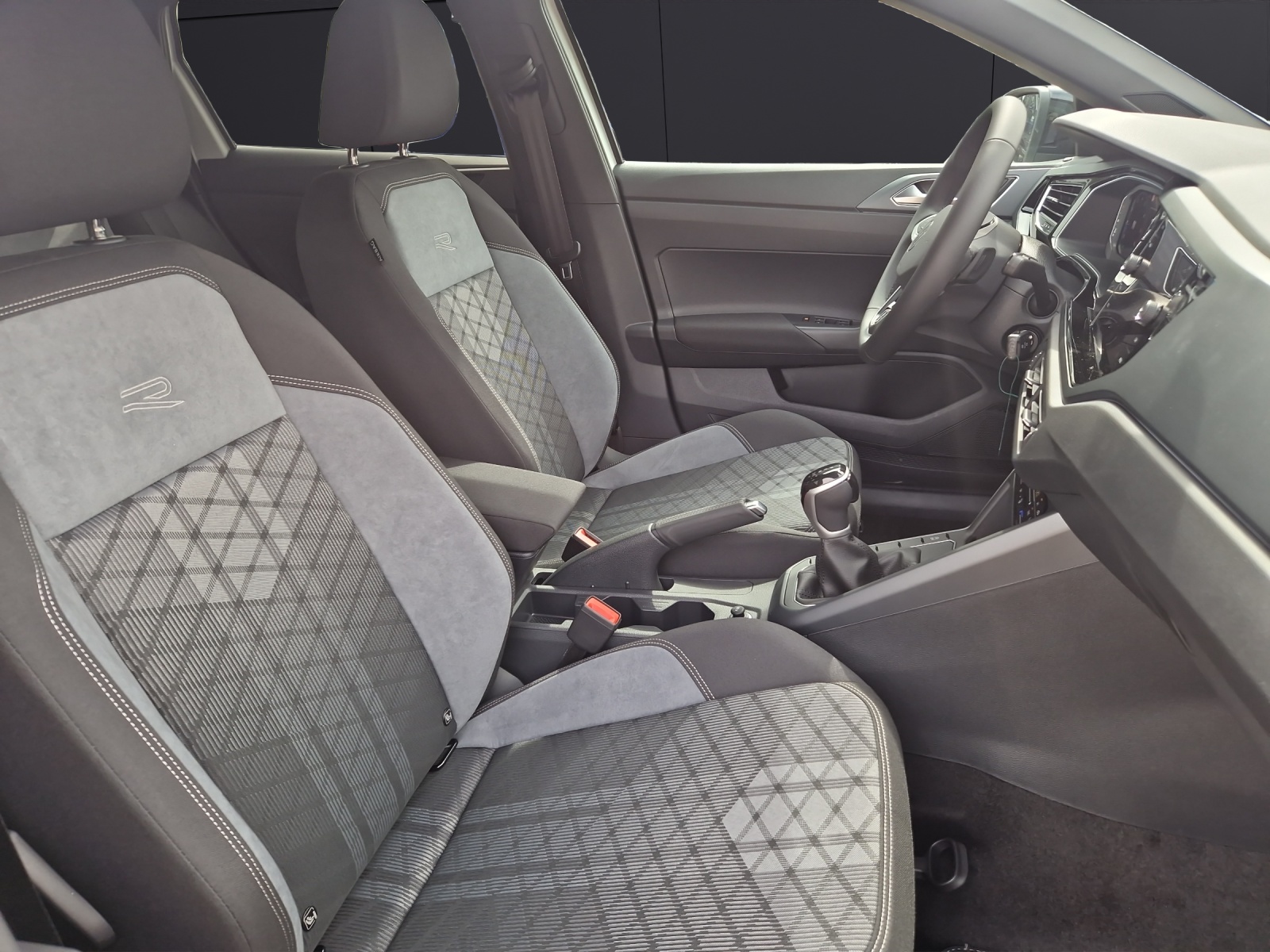 Fahrzeugabbildung Volkswagen Taigo R-line DSG Matrix Navi AID ACC RFK SH LM