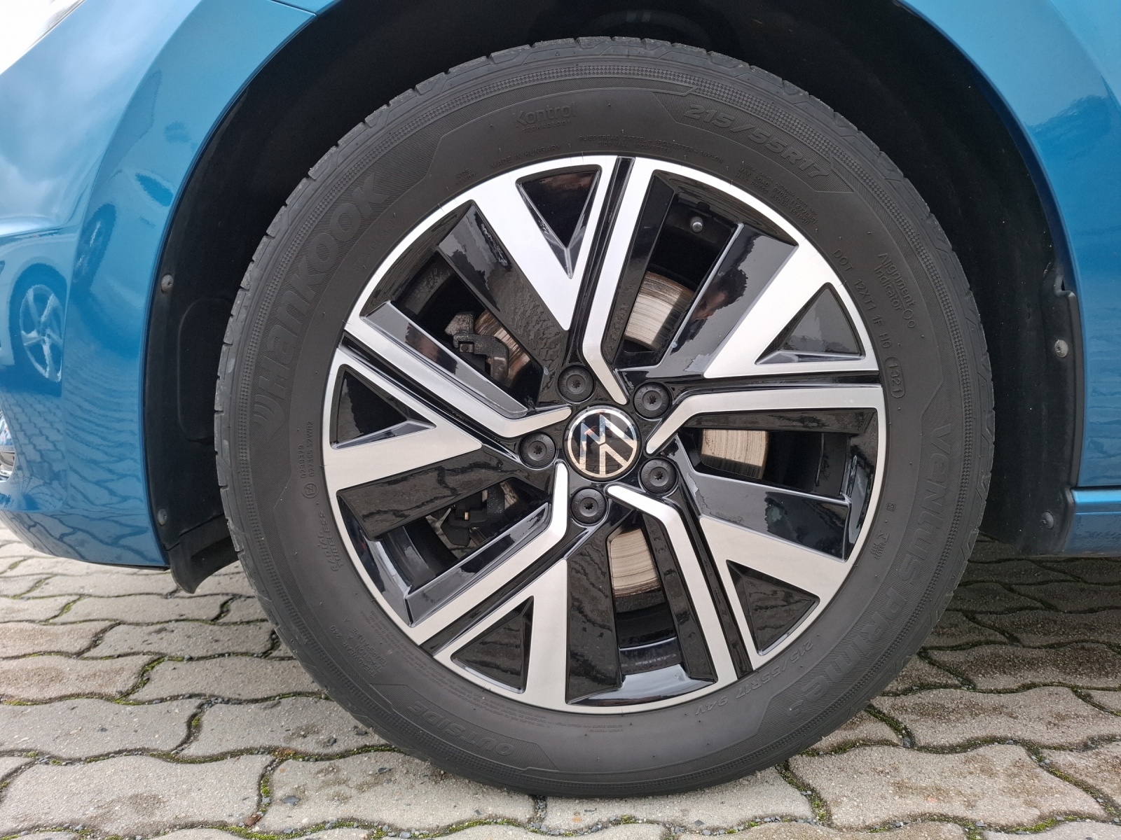 Fahrzeugabbildung Volkswagen Touran TSI Highline LED AHK Navi ACC PDC SH