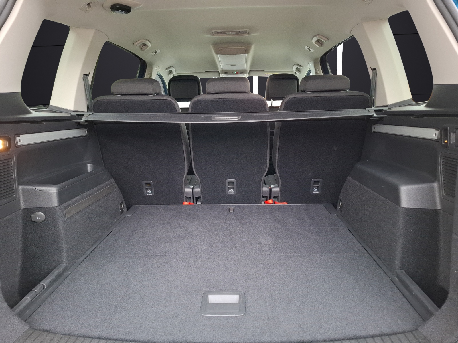 Fahrzeugabbildung Volkswagen Touran TSI Highline LED AHK Navi ACC PDC SH
