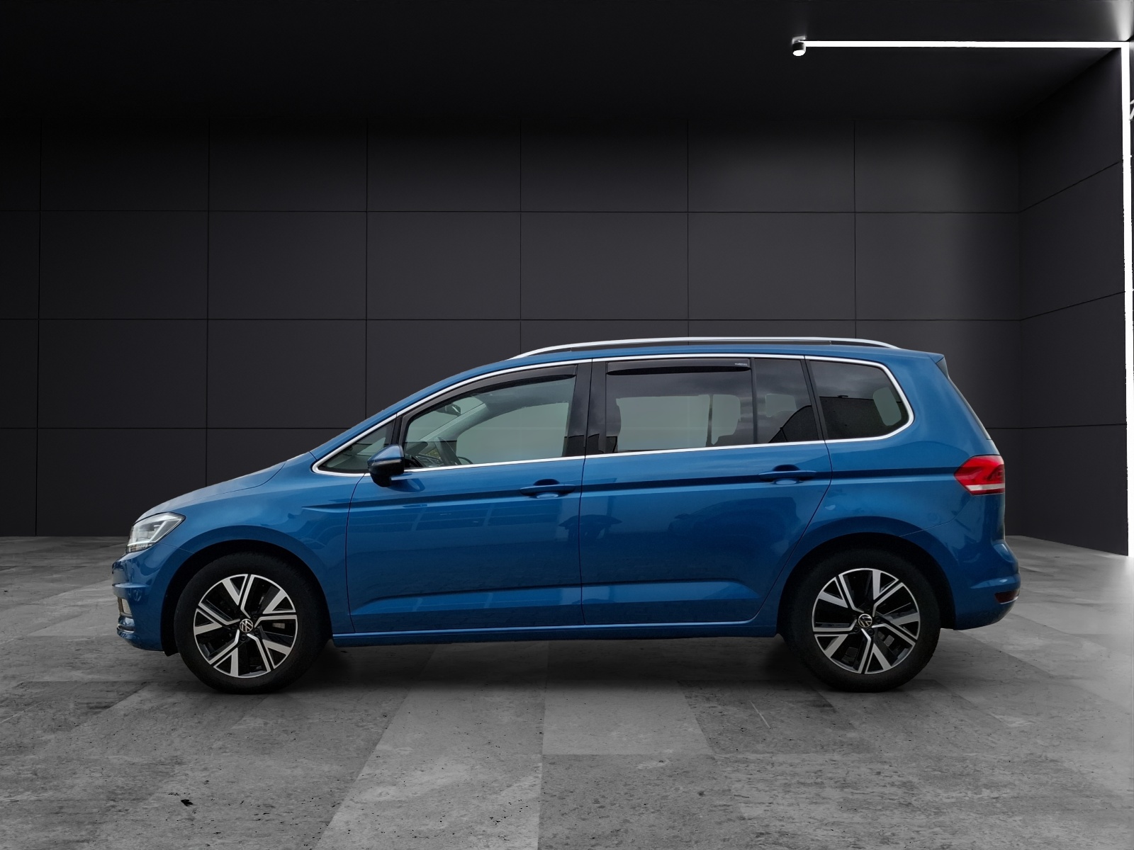 Fahrzeugabbildung Volkswagen Touran TSI Highline LED AHK Navi ACC PDC SH