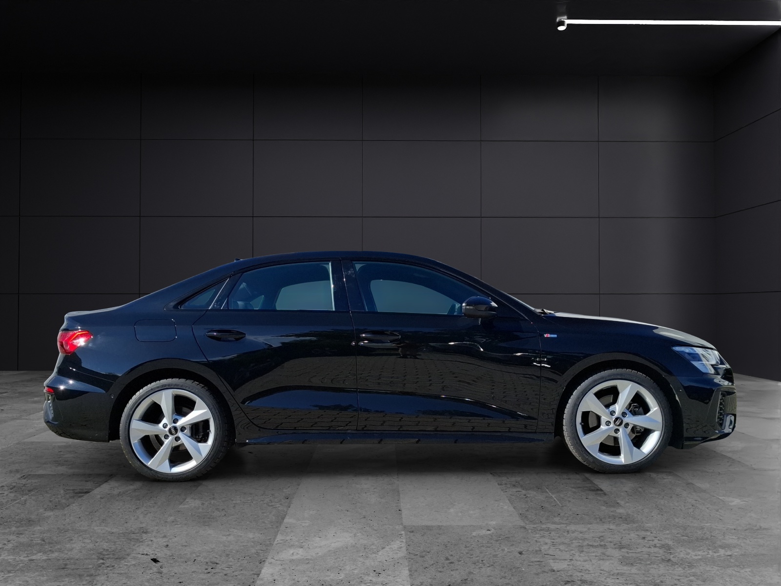 Fahrzeugabbildung Audi A3 Limousine 40 TFSI quattro S-line S-tronic Matrix Navi AVC ACC