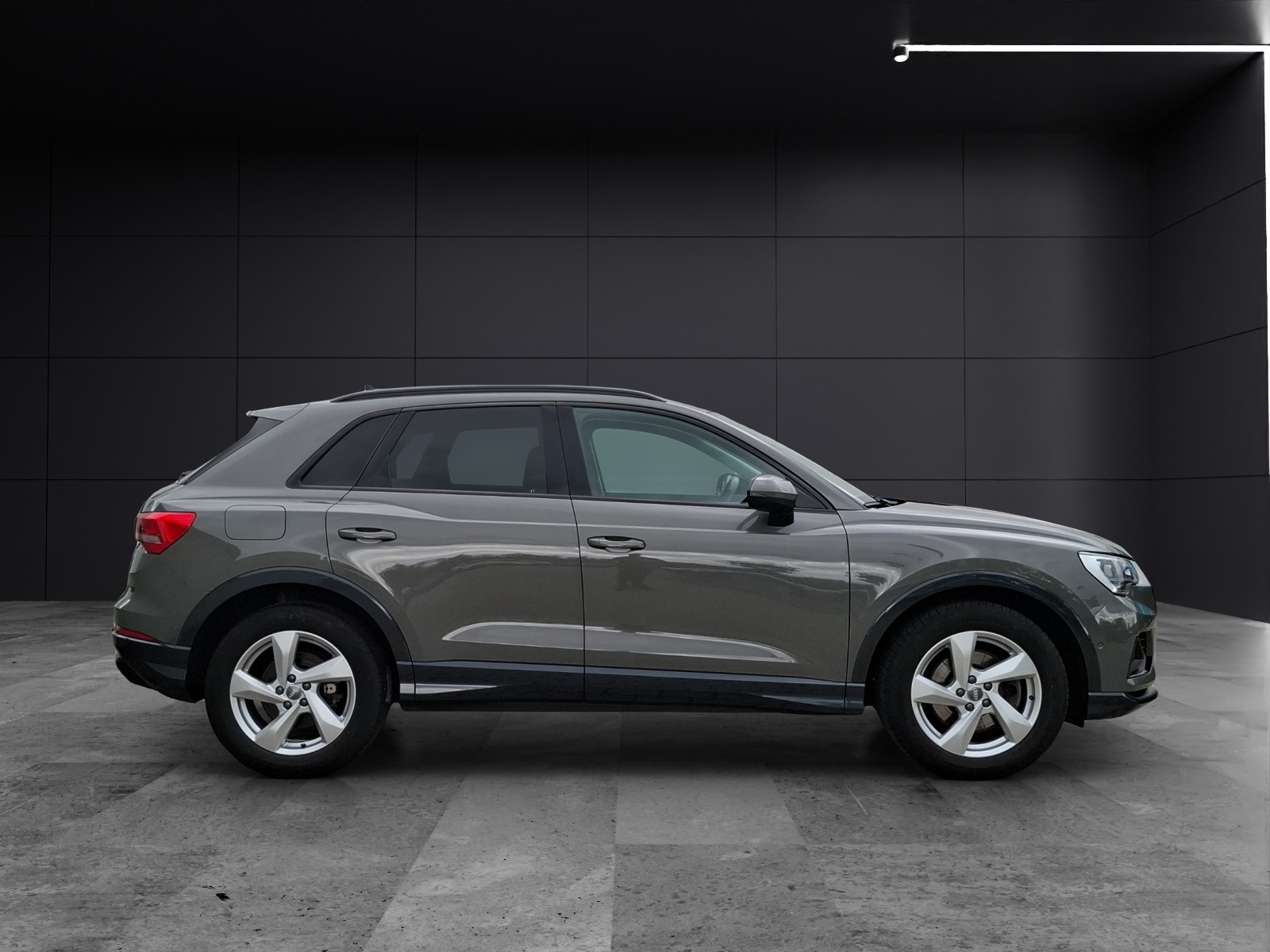 Fahrzeugabbildung Audi Q3 40 TFSI advanced S-tronic quattro LED AVC ACC Park-Assist SH 18