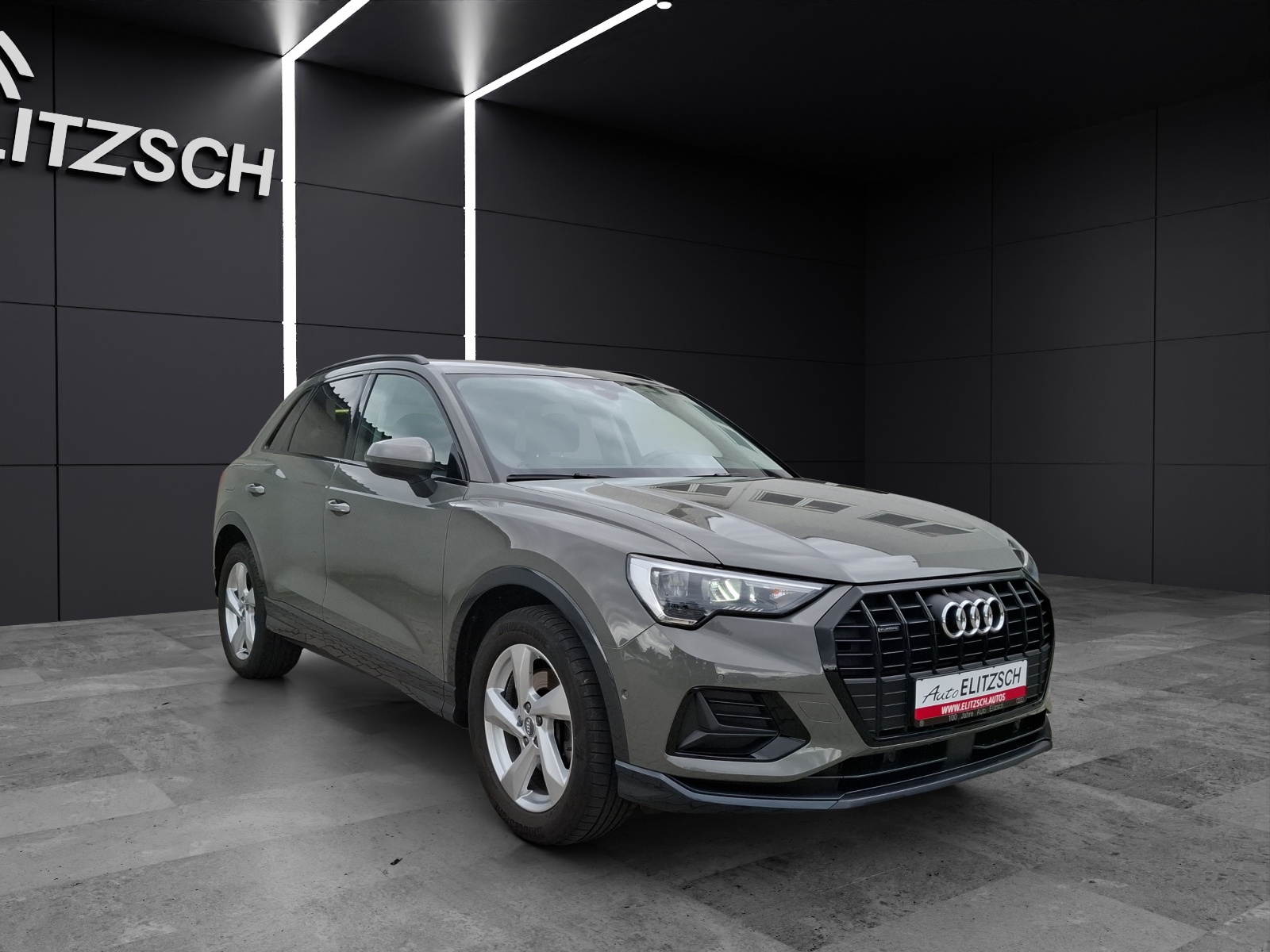 Fahrzeugabbildung Audi Q3 40 TFSI advanced S-tronic quattro LED AVC ACC Park-Assist SH 18
