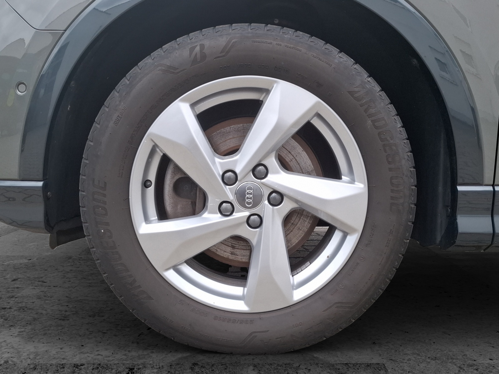 Fahrzeugabbildung Audi Q3 40 TFSI advanced S-tronic quattro LED AVC ACC Park-Assist SH 18
