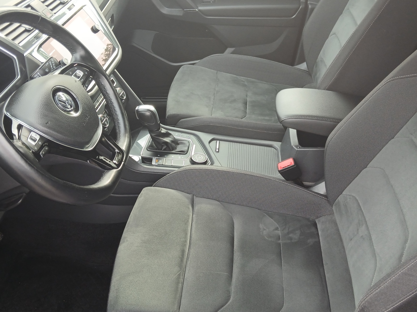 Fahrzeugabbildung Volkswagen Tiguan Allspace TSI 4M R-Line Highline LED AHK Navi AID ACC RFK HUD SHZ 19