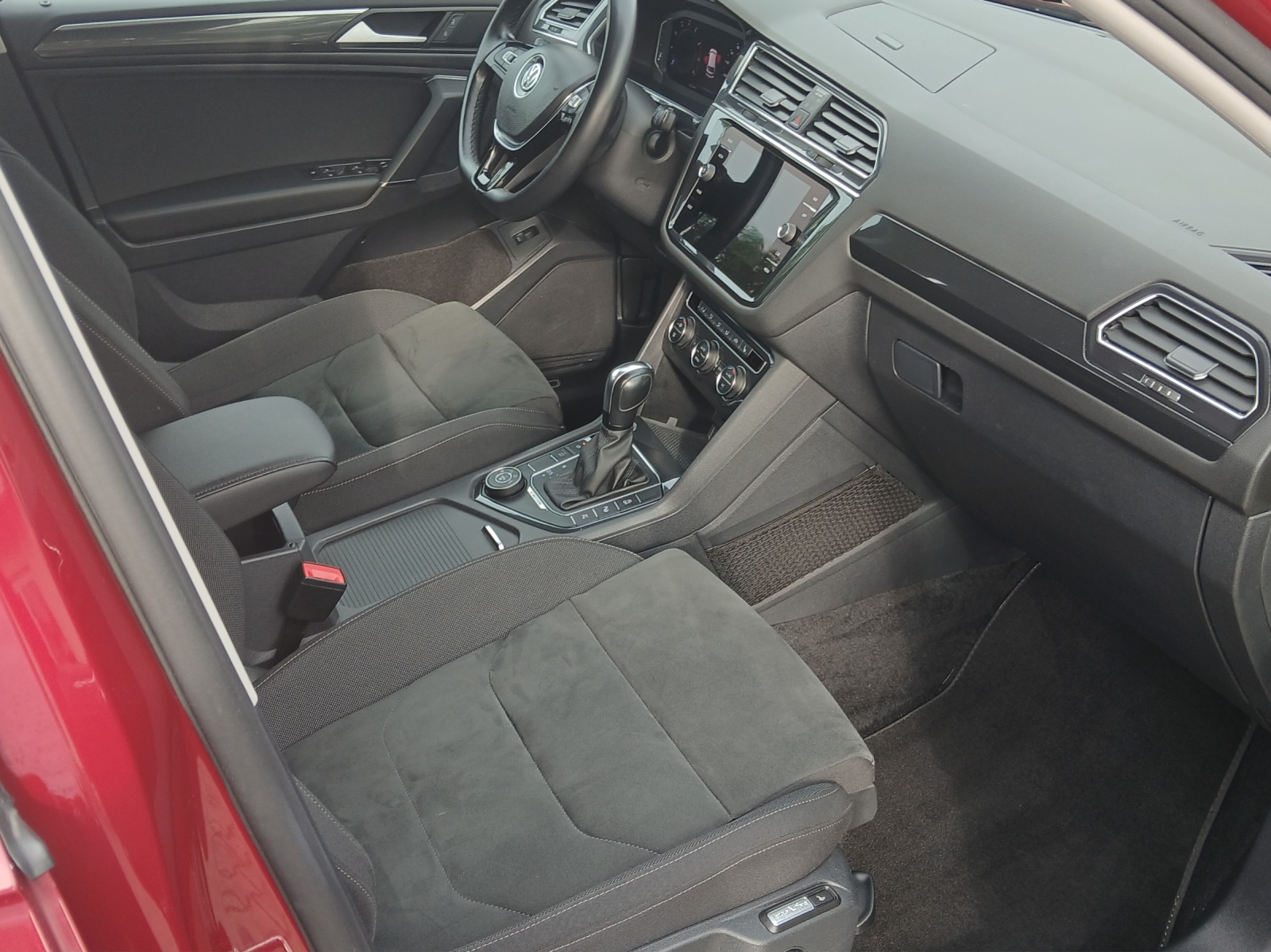 Fahrzeugabbildung Volkswagen Tiguan Allspace TSI 4M R-Line Highline LED AHK Navi AID ACC RFK HUD SHZ 19