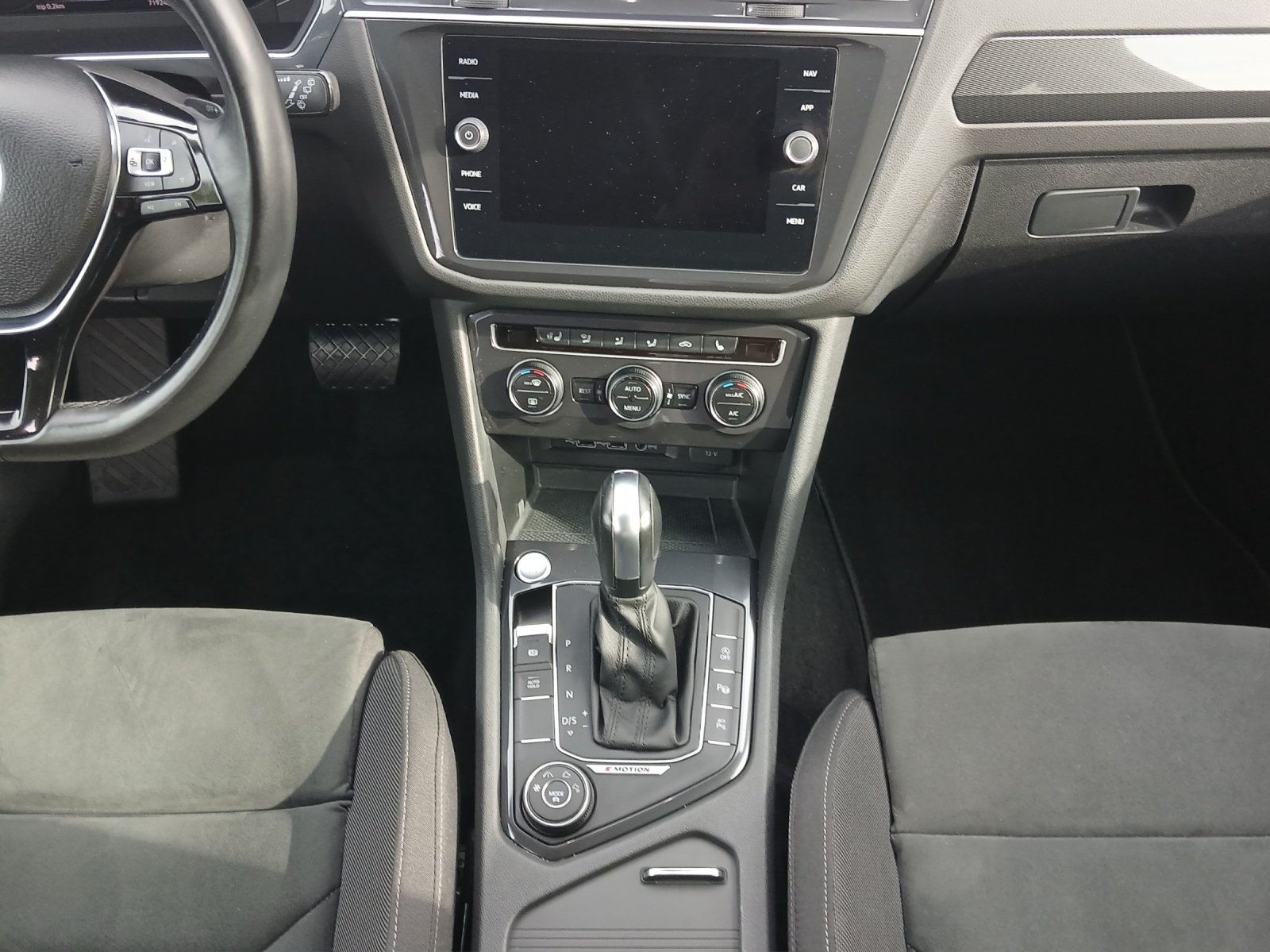 Fahrzeugabbildung Volkswagen Tiguan Allspace TSI 4M R-Line Highline LED AHK Navi AID ACC RFK HUD SHZ 19