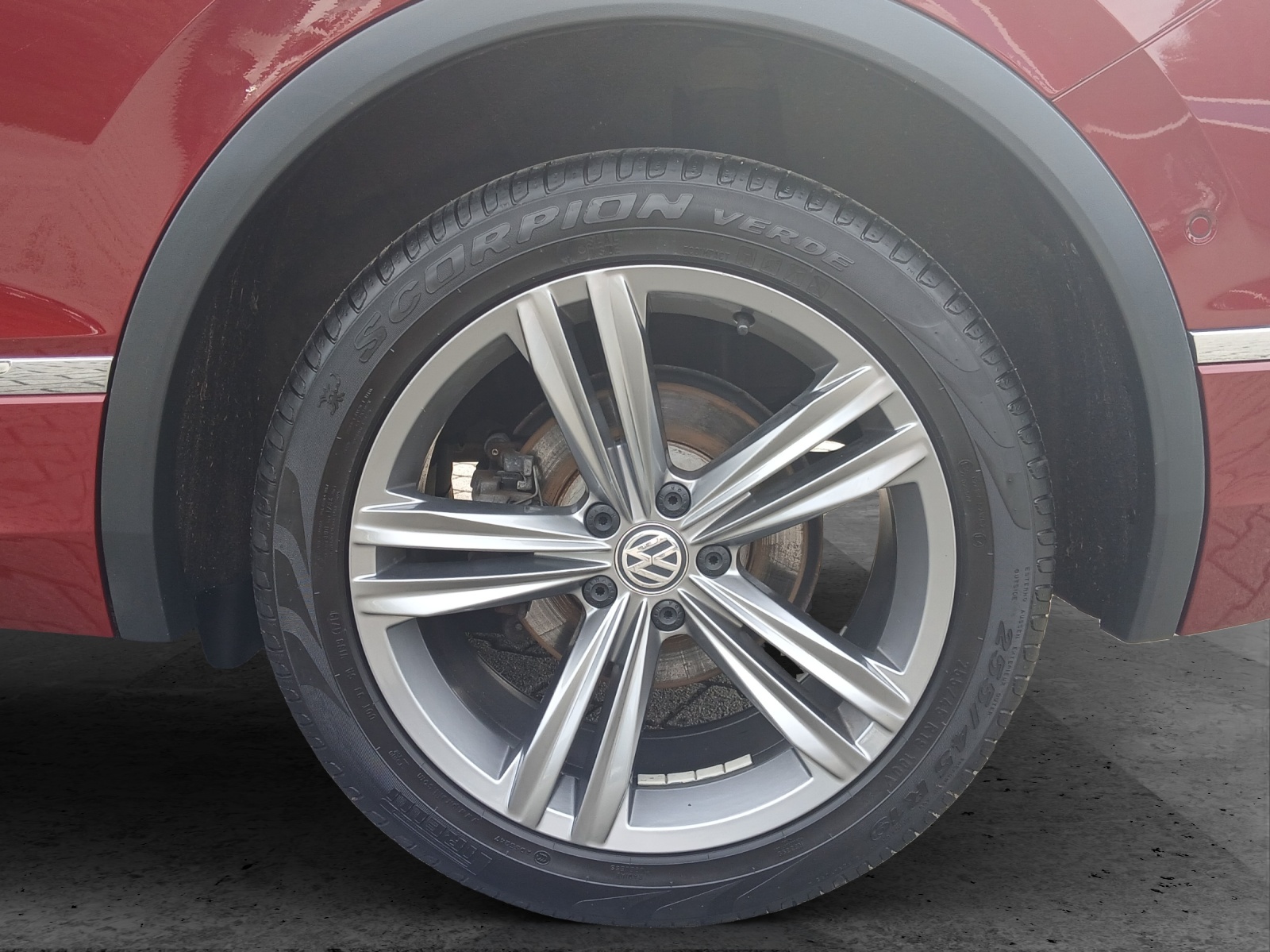 Fahrzeugabbildung Volkswagen Tiguan Allspace TSI 4M R-Line Highline LED AHK Navi AID ACC RFK HUD SHZ 19