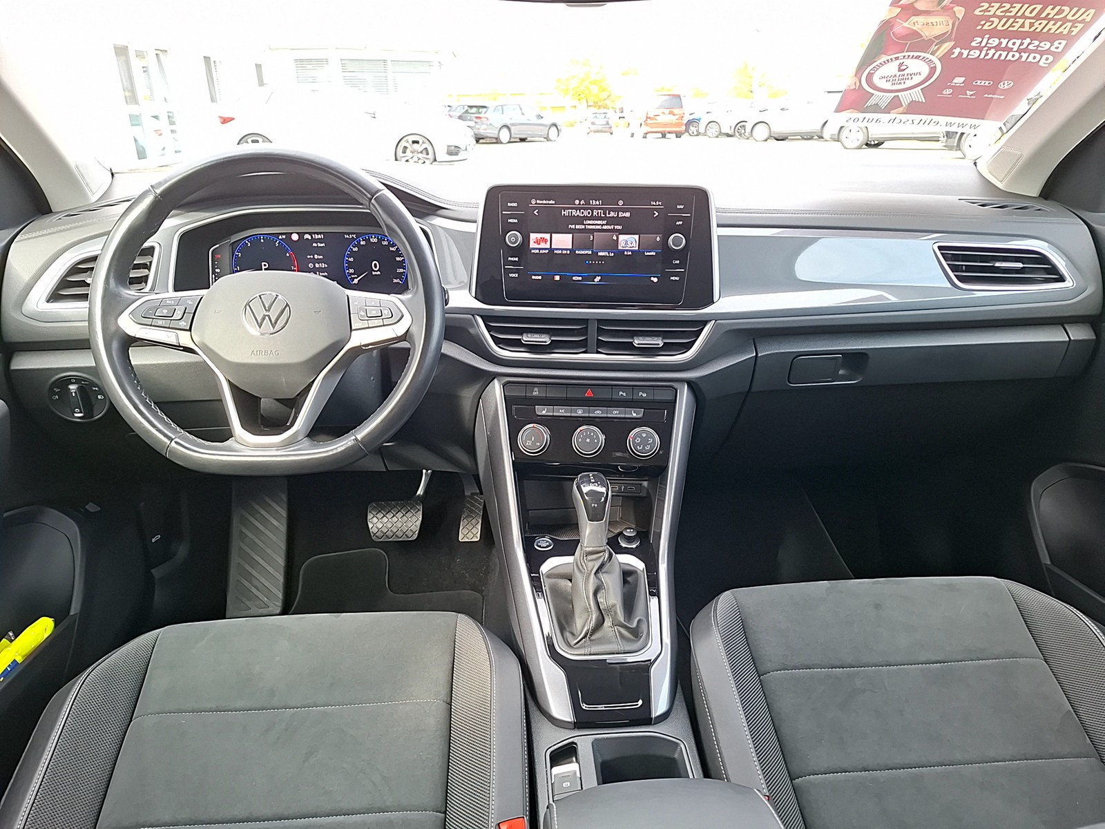 Fahrzeugabbildung Volkswagen T-Roc TSI Style DSG LEDplus Navi AID ACC RFK SH