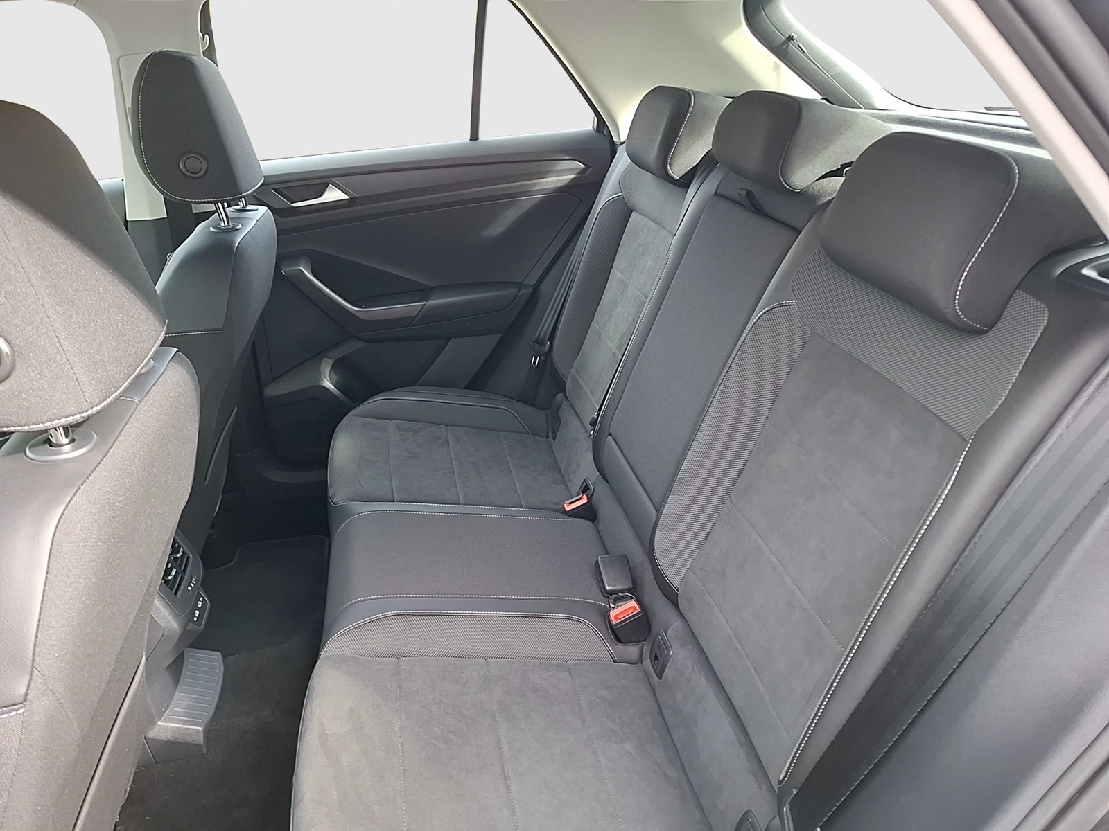 Fahrzeugabbildung Volkswagen T-Roc TSI Style DSG LEDplus Navi AID ACC RFK SH