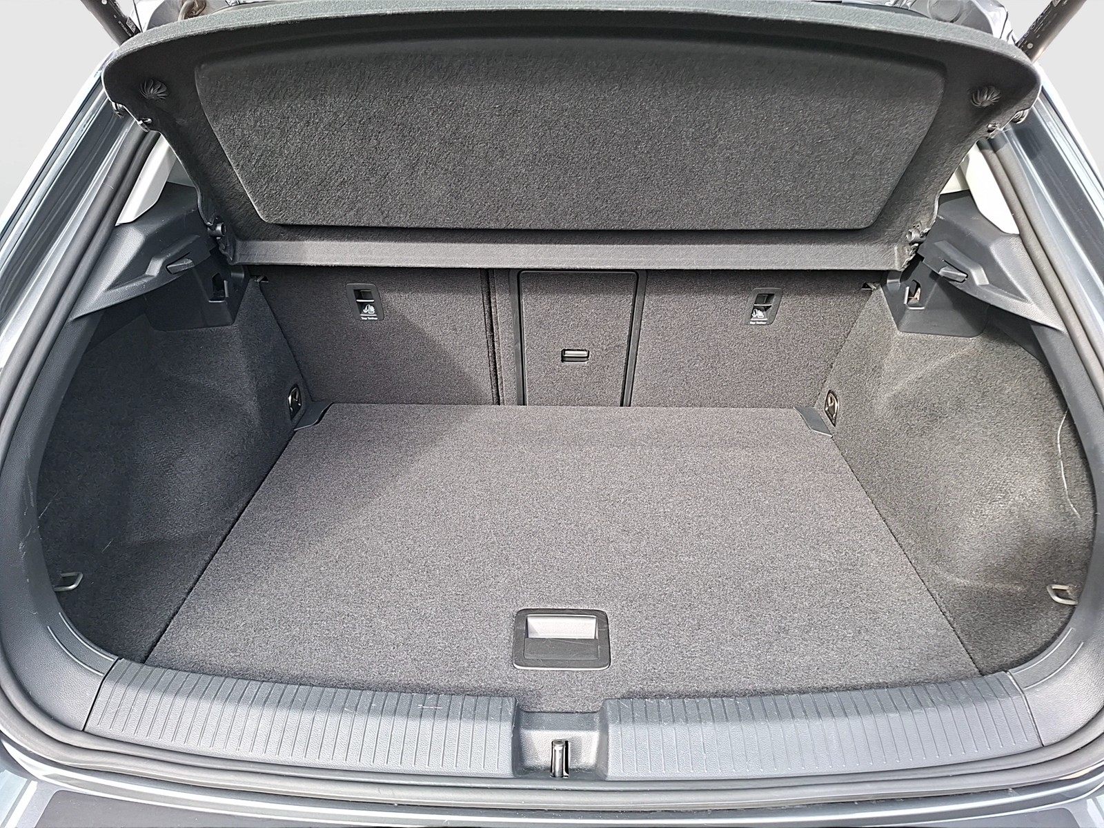 Fahrzeugabbildung Volkswagen T-Roc TSI Style DSG LEDplus Navi AID ACC RFK SH