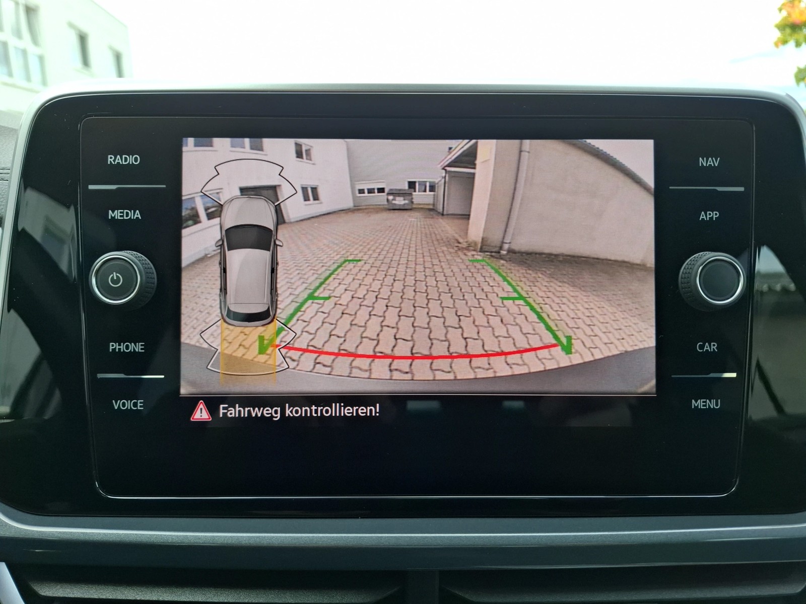 Fahrzeugabbildung Volkswagen T-Roc TSI Style DSG LEDplus Navi AID ACC RFK SH
