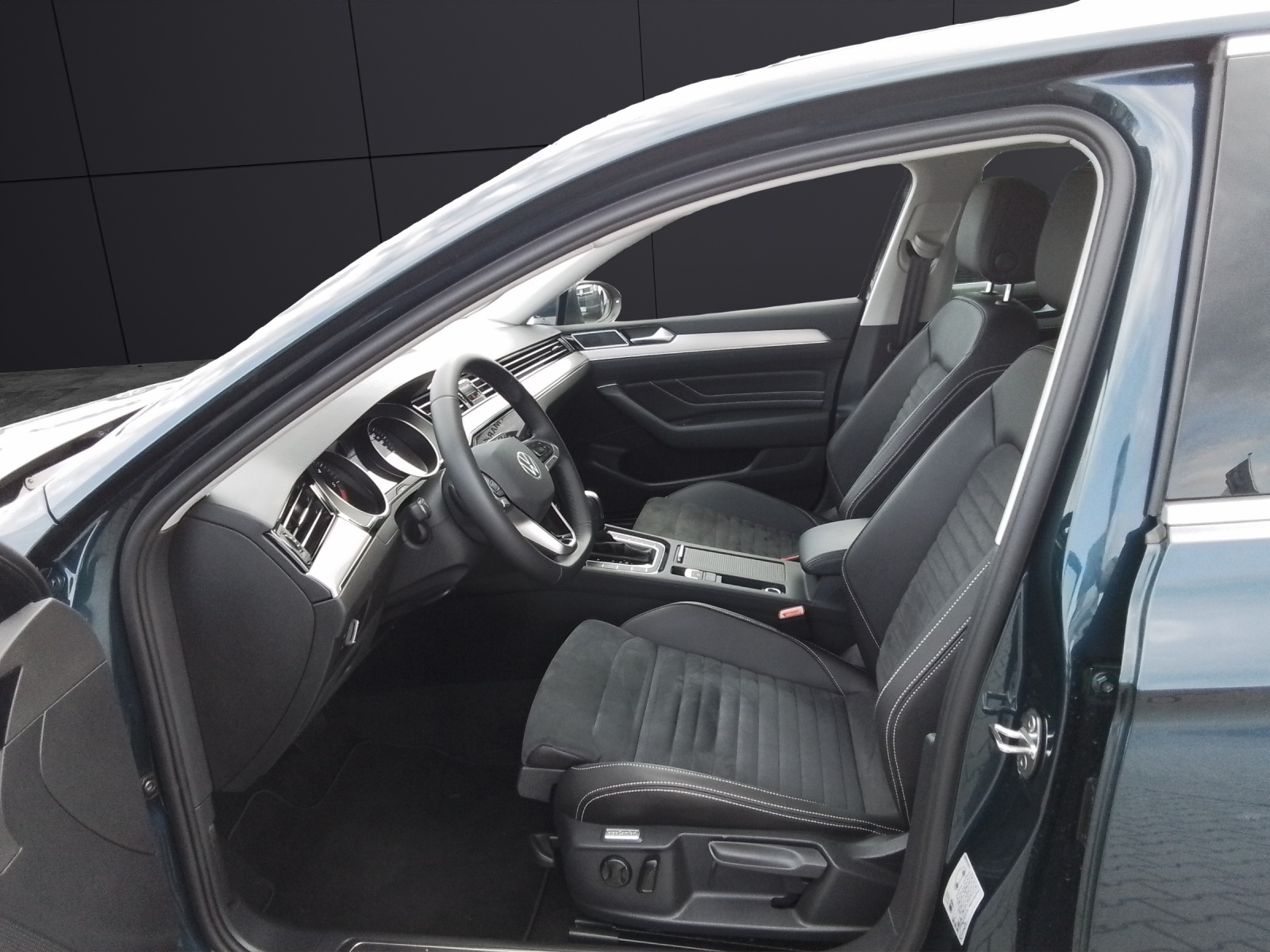 Fahrzeugabbildung Volkswagen Passat Variant TDI Elegance DSG Matrix AHK Navi ACC PDC SH