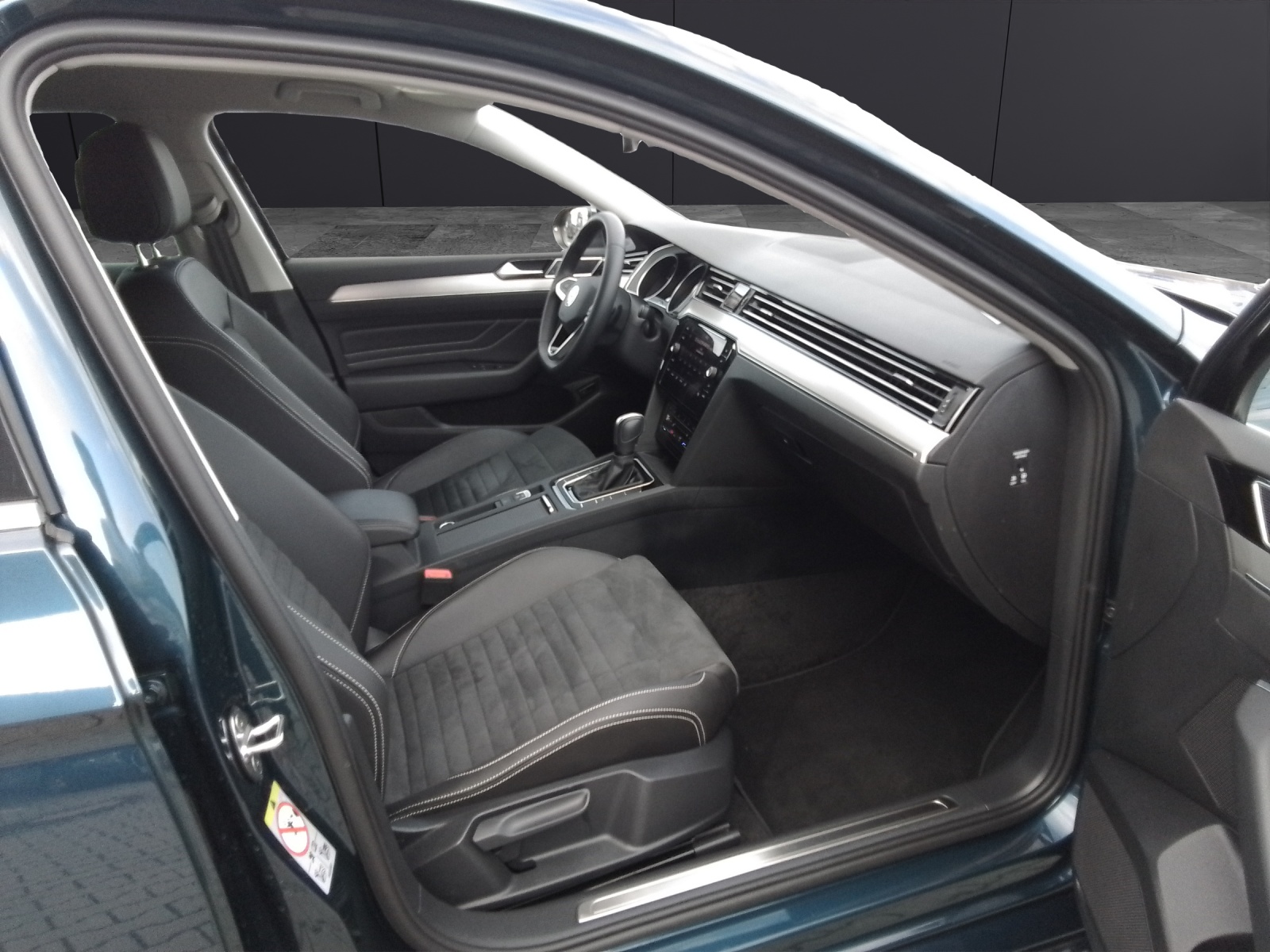 Fahrzeugabbildung Volkswagen Passat Variant TDI Elegance DSG Matrix AHK Navi ACC PDC SH