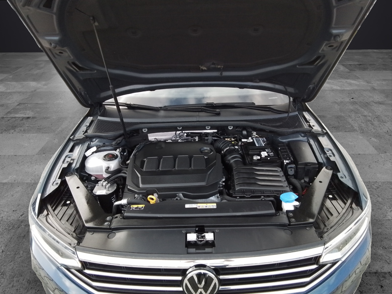 Fahrzeugabbildung Volkswagen Passat Variant TDI Elegance DSG Matrix AHK Navi ACC PDC SH