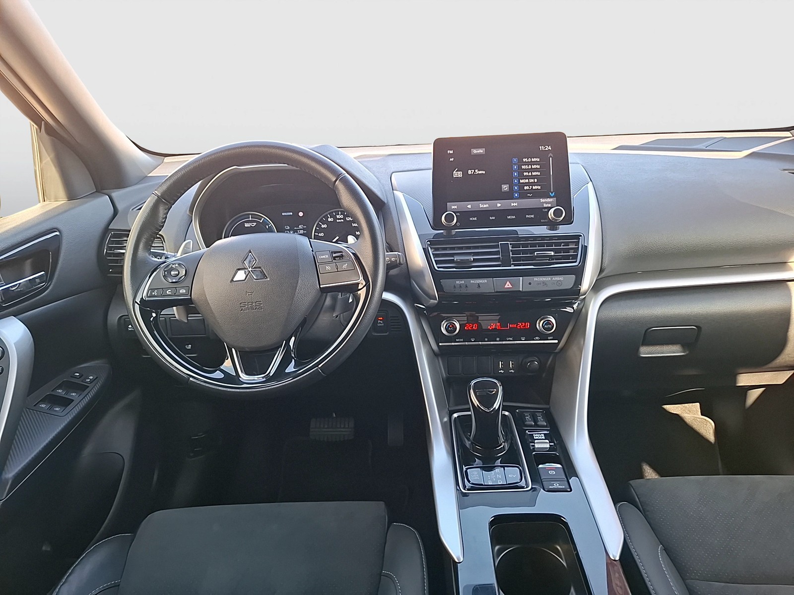 Fahrzeugabbildung Mitsubishi Eclipse Cross 2.4 MIVED 4WD PHEV LED Navi RFK STH HuD