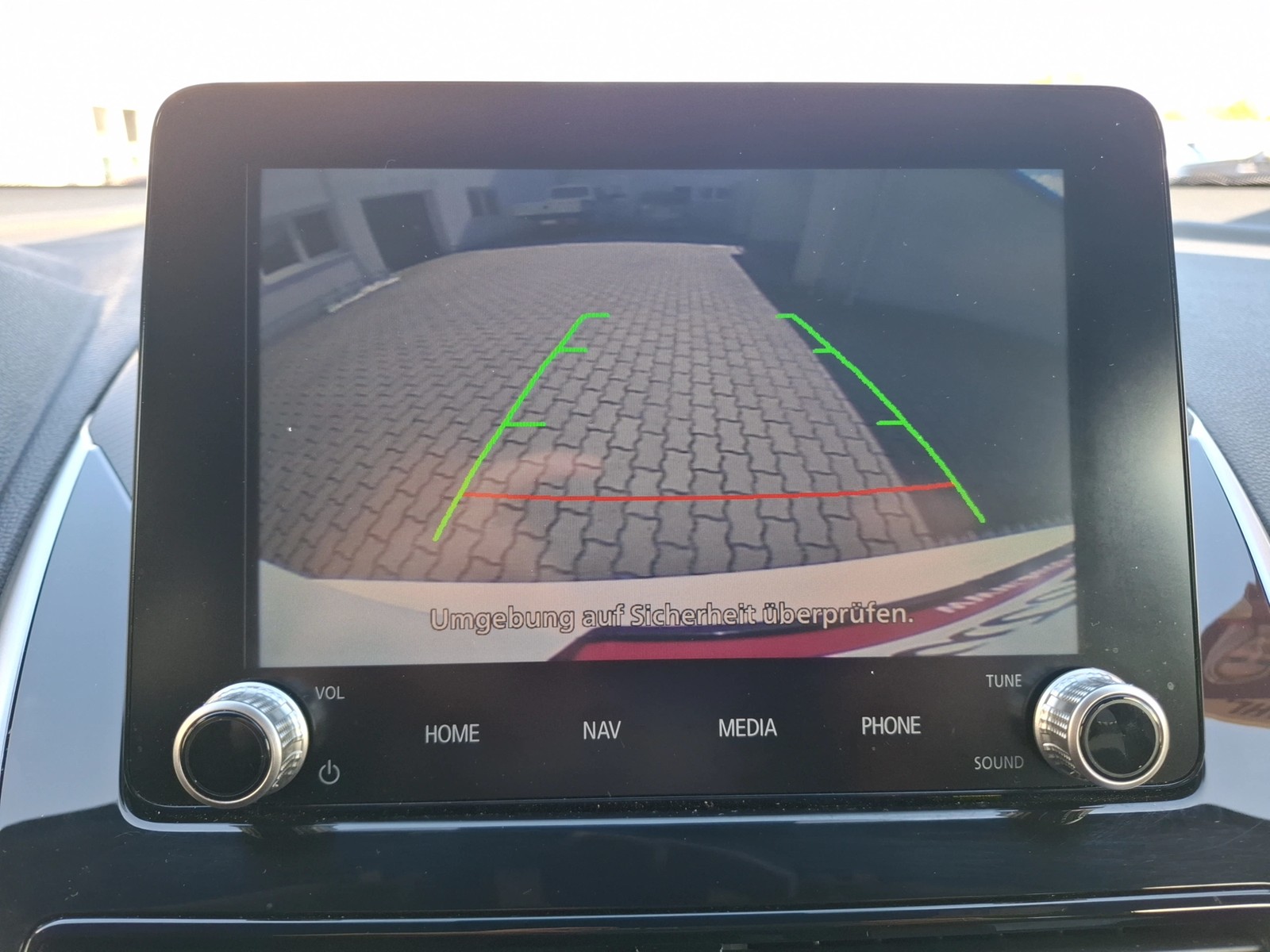 Fahrzeugabbildung Mitsubishi Eclipse Cross 2.4 MIVED 4WD PHEV LED Navi RFK STH HuD