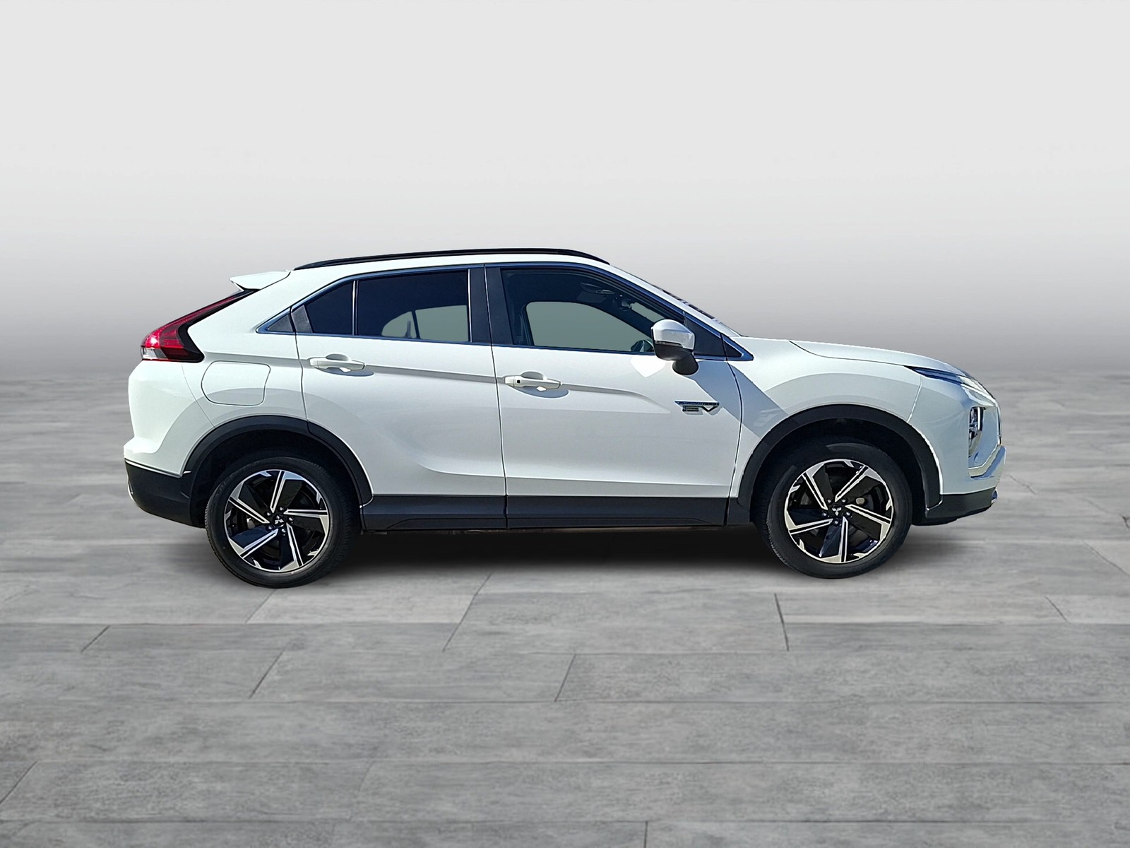 Fahrzeugabbildung Mitsubishi Eclipse Cross 2.4 MIVED 4WD PHEV LED Navi RFK STH HuD