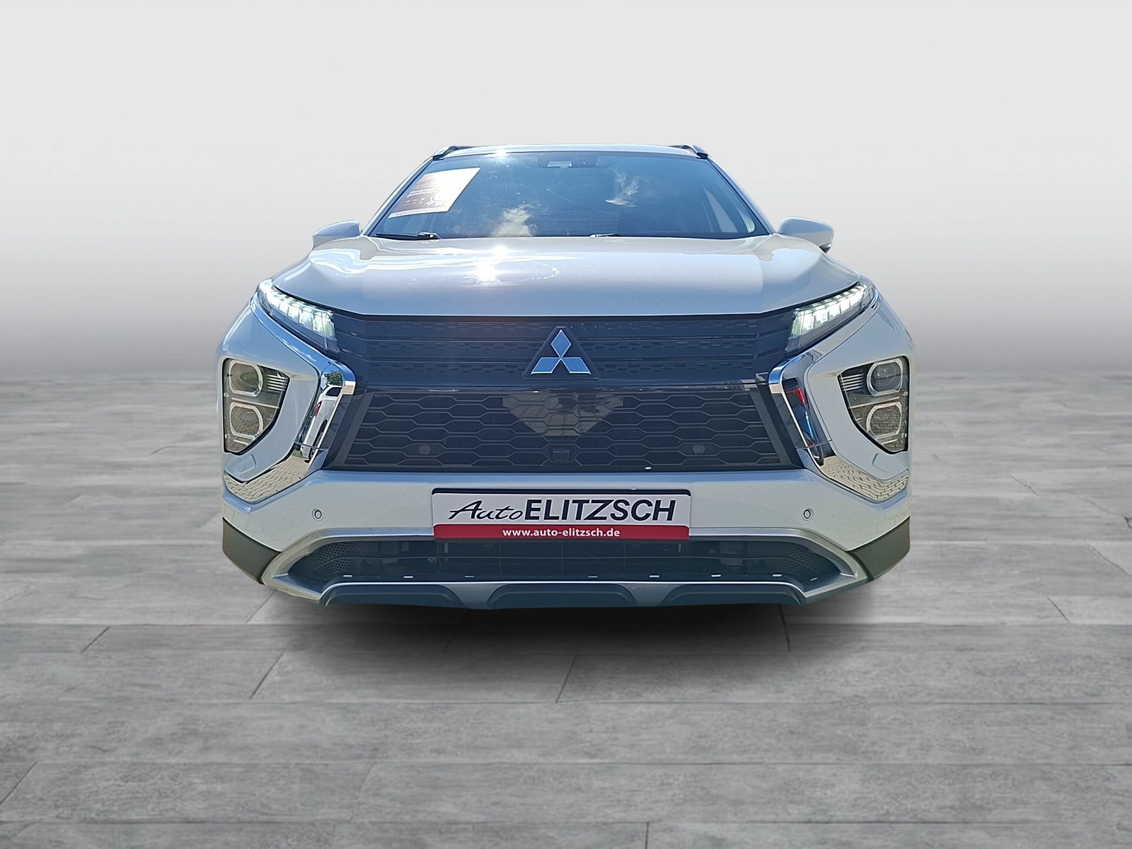 Fahrzeugabbildung Mitsubishi Eclipse Cross 2.4 MIVED 4WD PHEV LED Navi RFK STH HuD