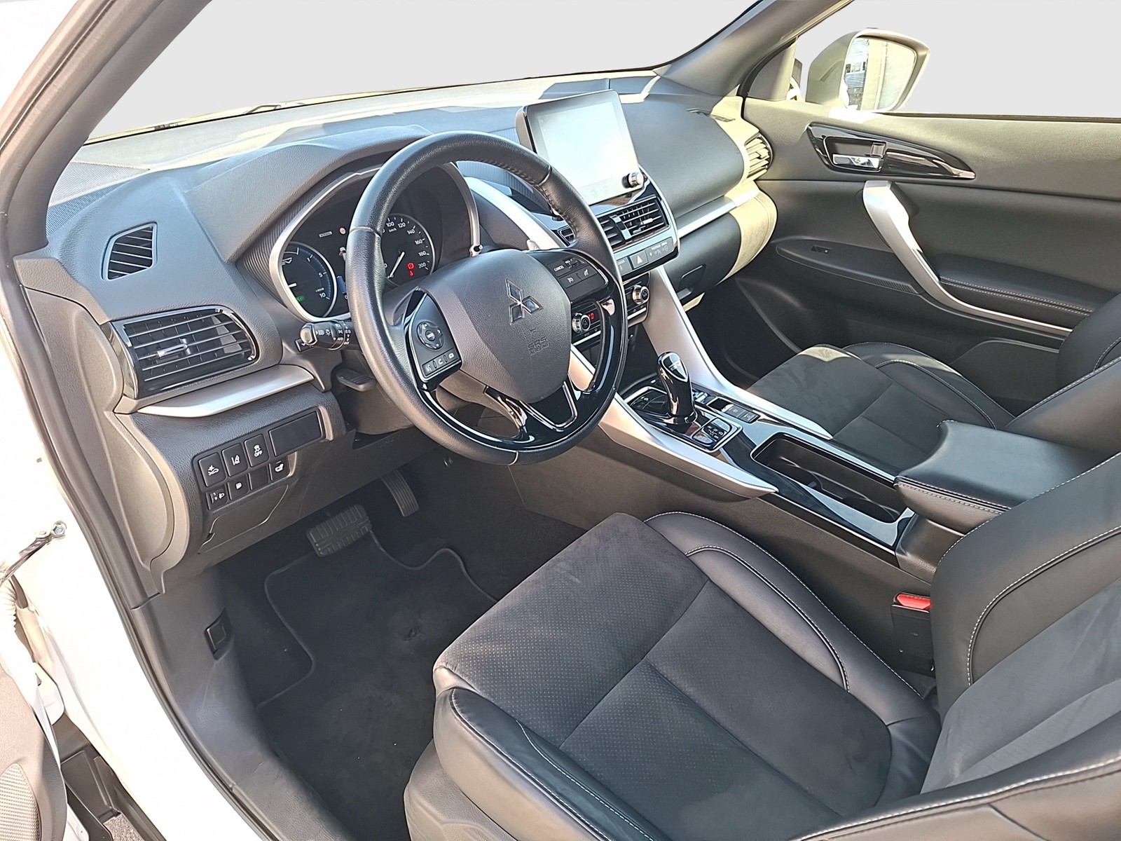 Fahrzeugabbildung Mitsubishi Eclipse Cross 2.4 MIVED 4WD PHEV LED Navi RFK STH HuD