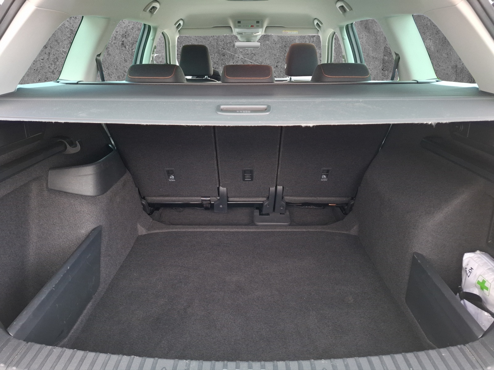 Fahrzeugabbildung SKODA Kodiaq TSI Clever Matrix AHK Navi ACC RFK SH 19