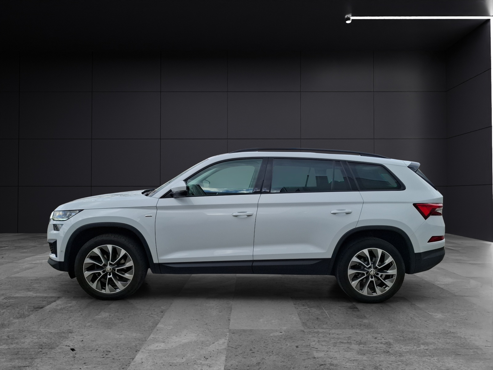 Fahrzeugabbildung SKODA Kodiaq TSI Clever Matrix AHK Navi ACC RFK SH 19