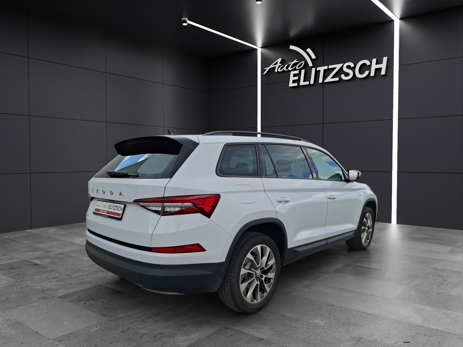 Fahrzeugabbildung SKODA Kodiaq TSI Clever Matrix AHK Navi ACC RFK SH 19