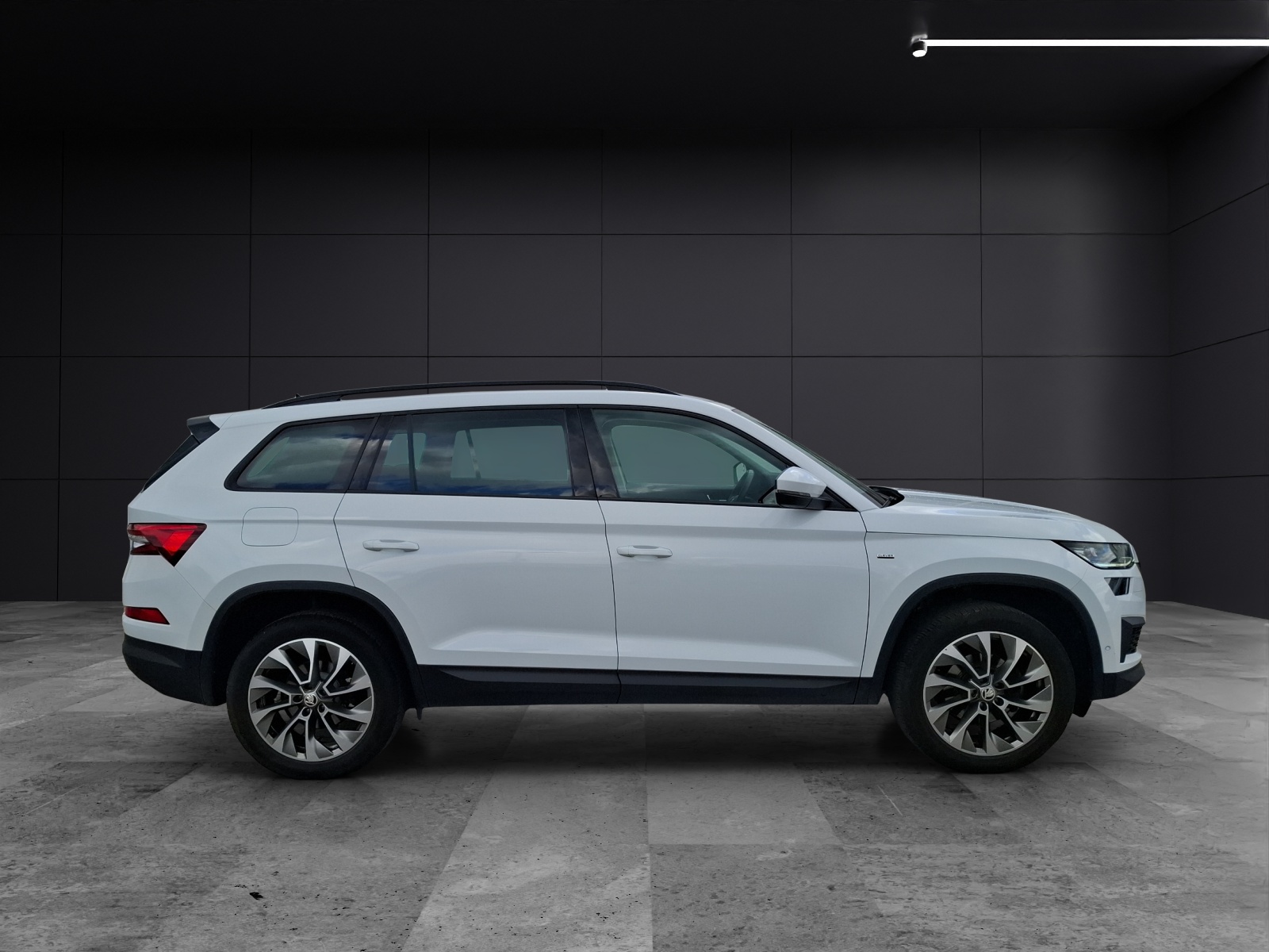 Fahrzeugabbildung SKODA Kodiaq TSI Clever Matrix AHK Navi ACC RFK SH 19