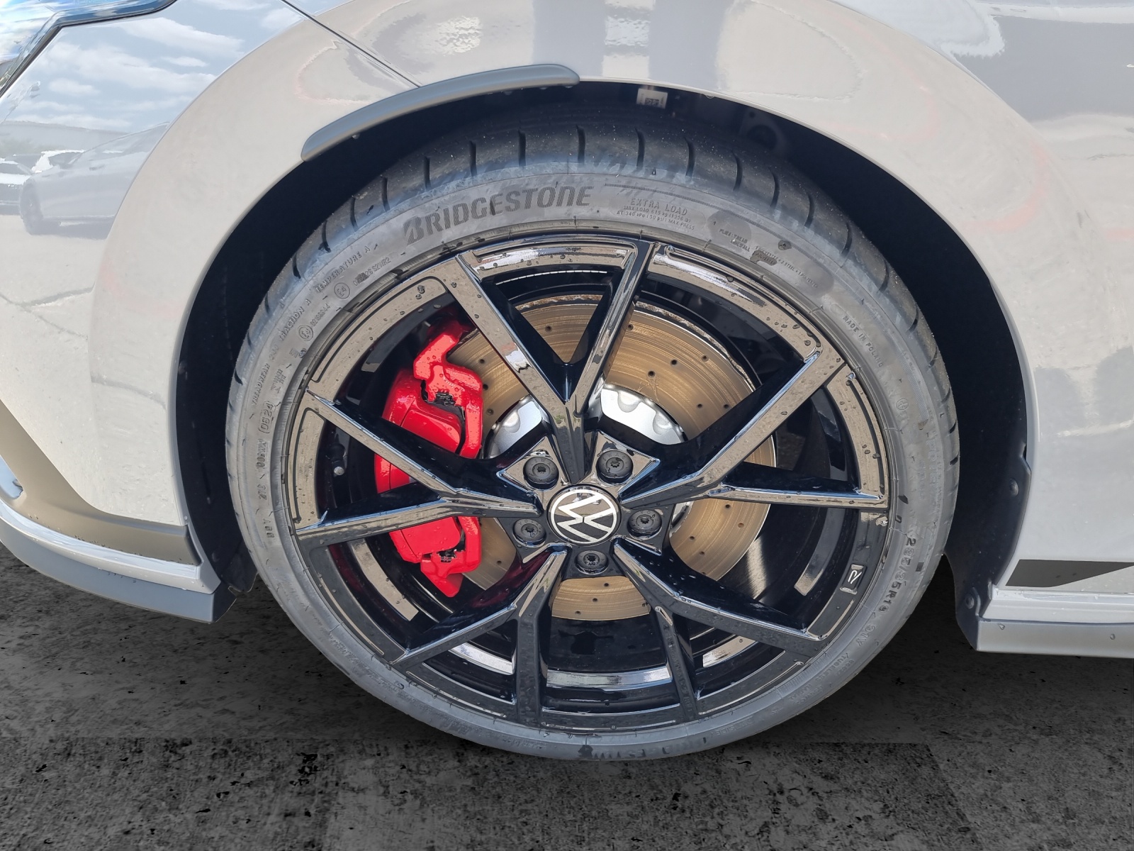 Fahrzeugabbildung Volkswagen Golf VIII GTI Clubsport Akrapovic Matrix Pano H/K NaviAID ACC