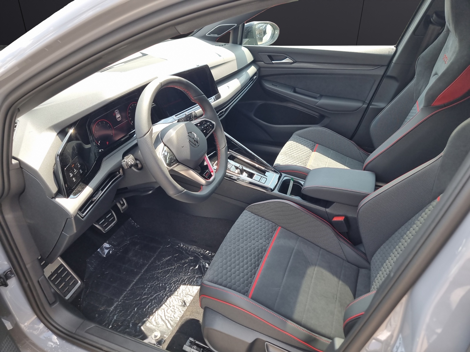 Fahrzeugabbildung Volkswagen Golf VIII GTI Clubsport Akrapovic Matrix Pano H/K NaviAID ACC