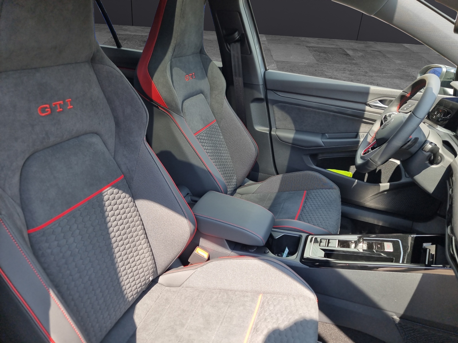 Fahrzeugabbildung Volkswagen Golf VIII GTI Clubsport Akrapovic Matrix Pano H/K NaviAID ACC