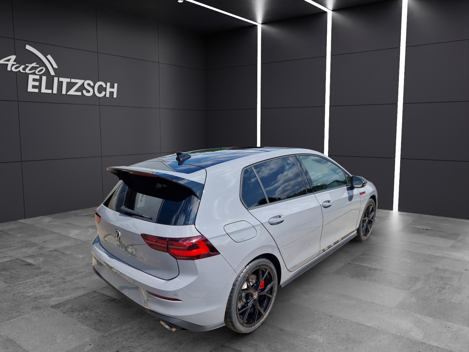 Fahrzeugabbildung Volkswagen Golf VIII GTI Clubsport Akrapovic Matrix Pano H/K NaviAID ACC